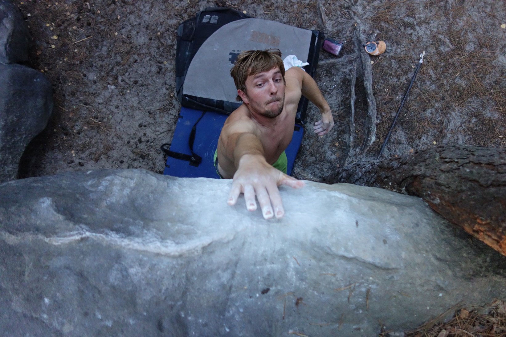 summer rock climbing bouldering in rocher saboux fontainebleau