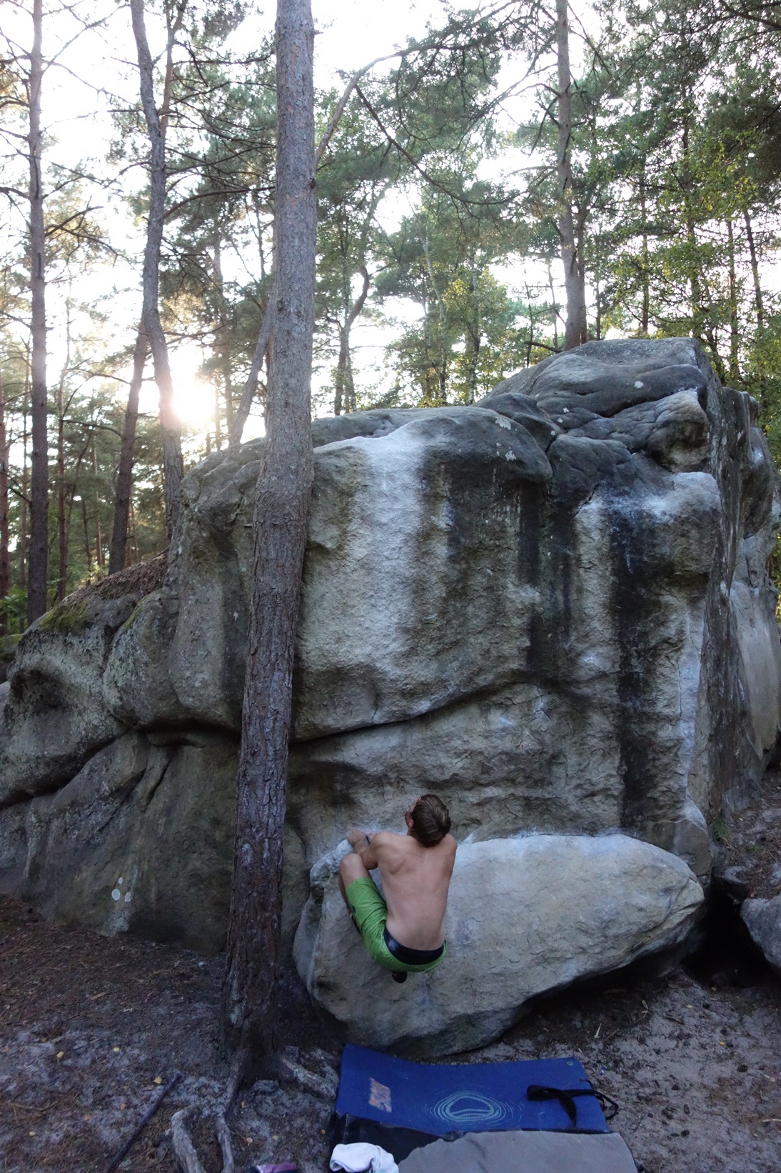 summer rock climbing bouldering in rocher saboux fontainebleau