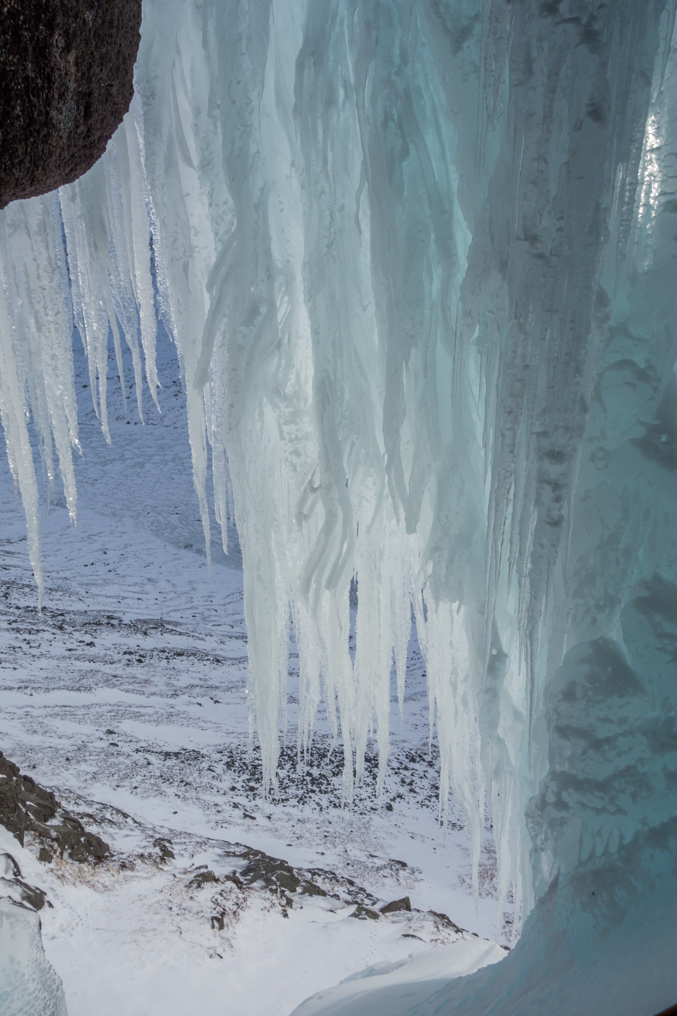 scottish winter ice climbing on the drool eagles rock cairngorms