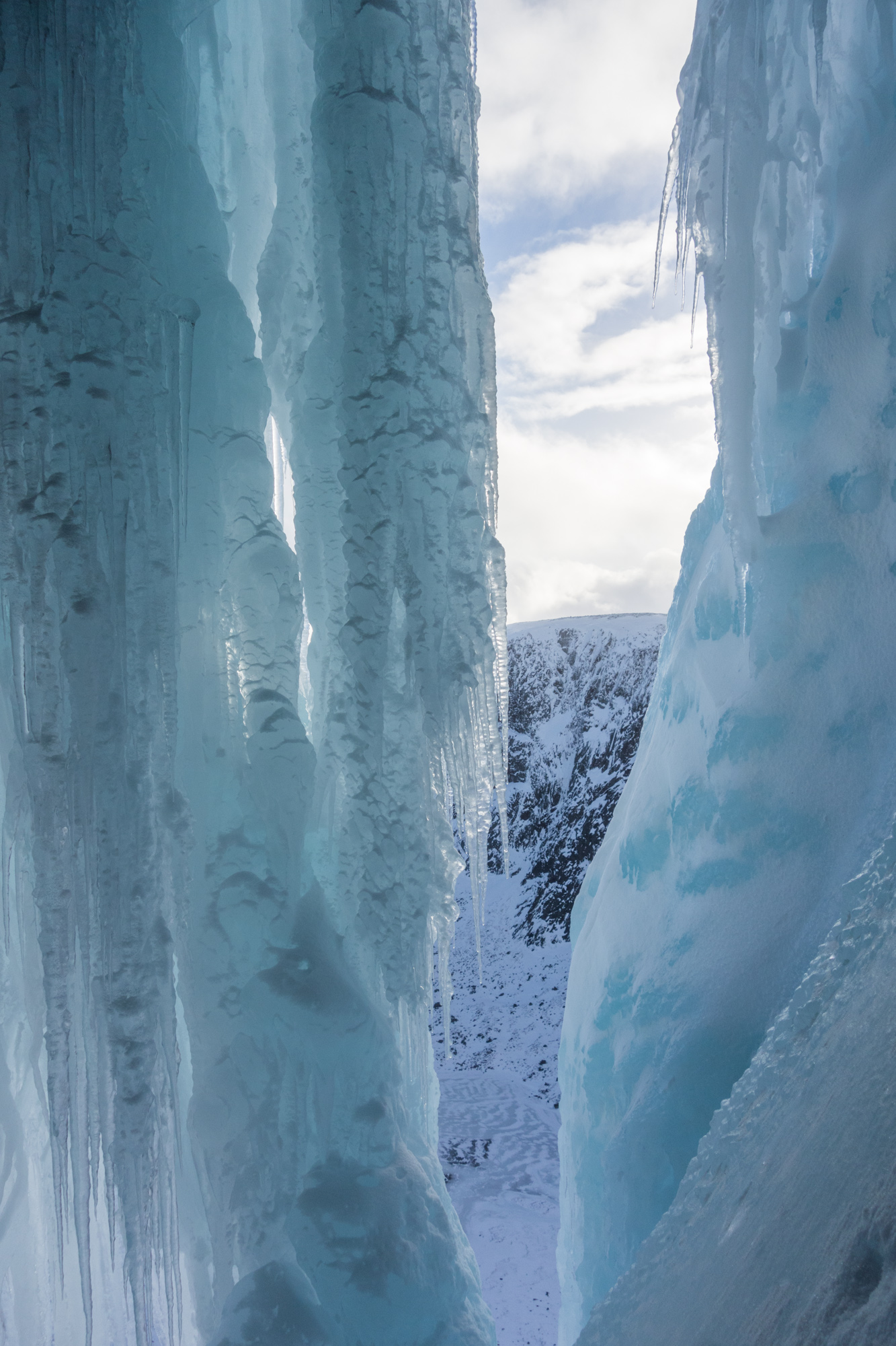 scottish winter ice climbing on the drool eagles rock cairngorms