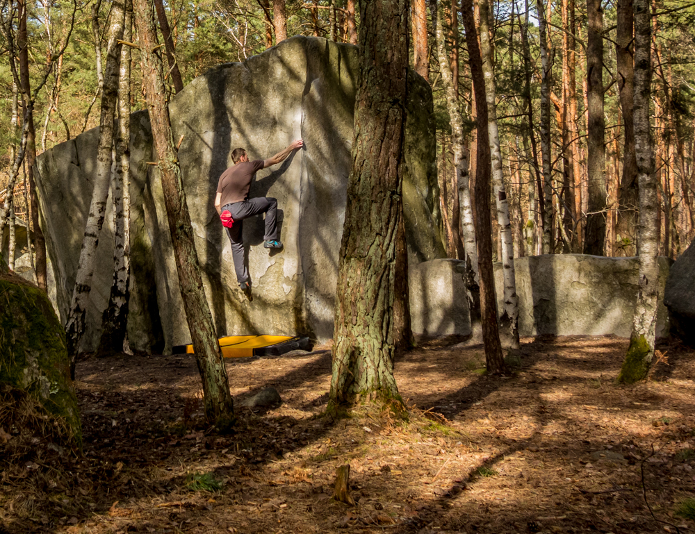 rock climbing bouldering in franchard isatis fontainebleau