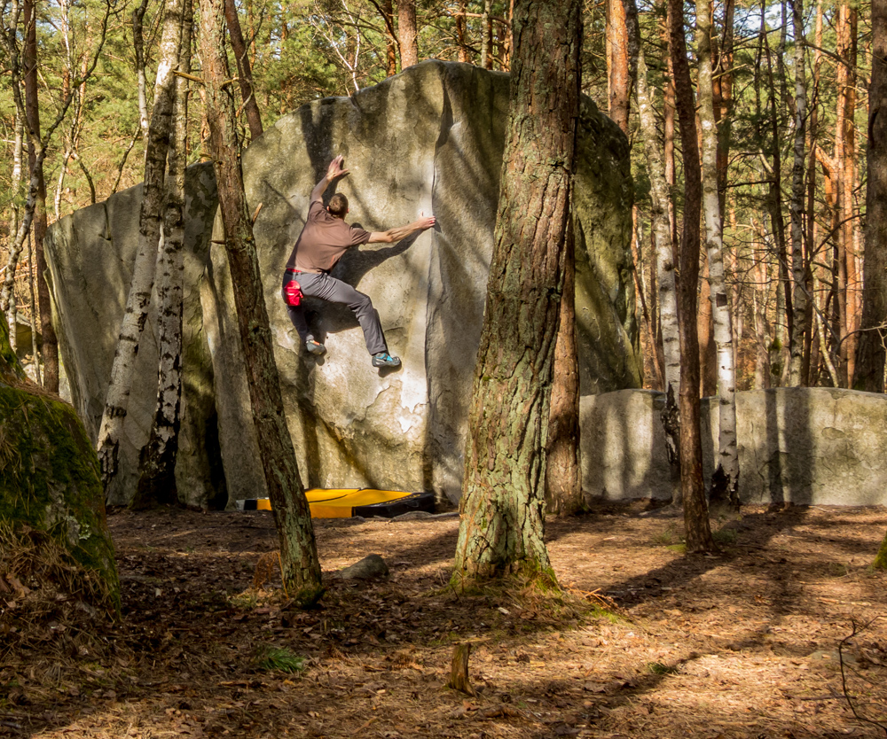 rock climbing bouldering in franchard isatis fontainebleau