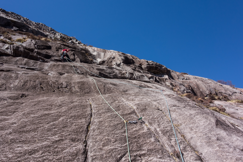 scottish summer rock climbing on raspberry ripple etive slabs