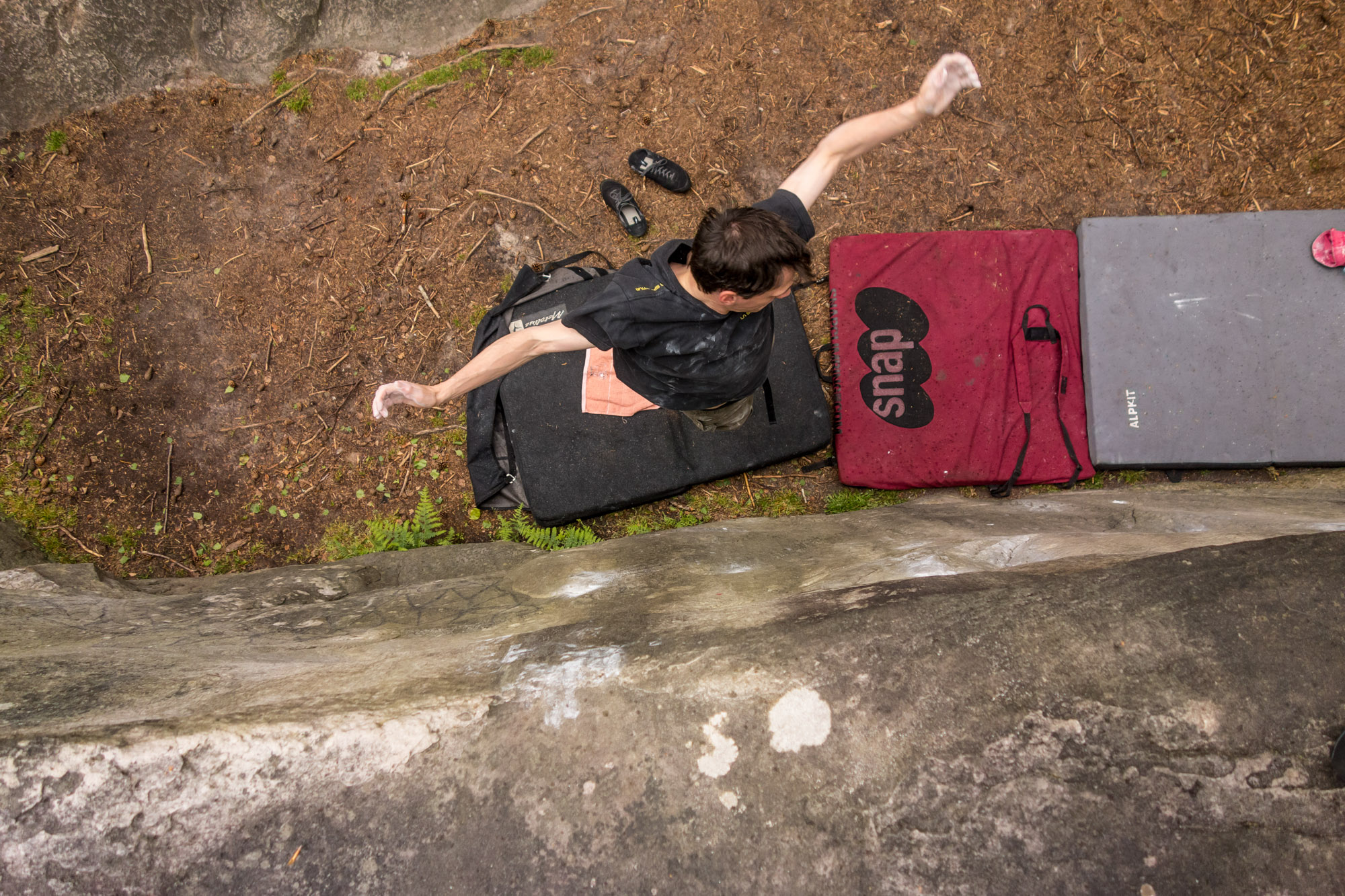 summer rock climbing bouldering in fontainebleau