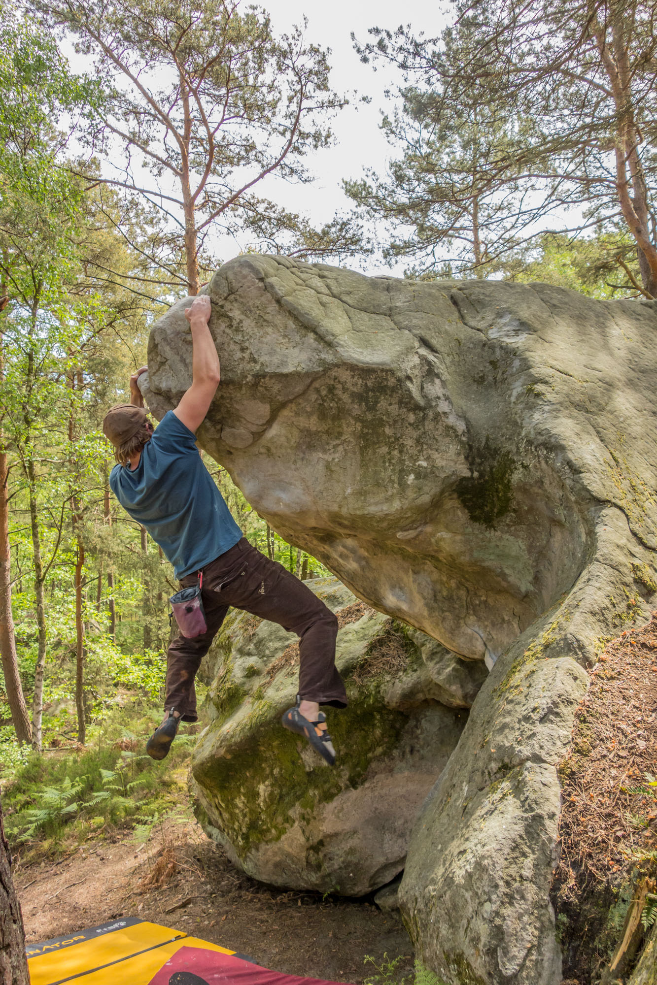summer rock climbing bouldering in fontainebleau