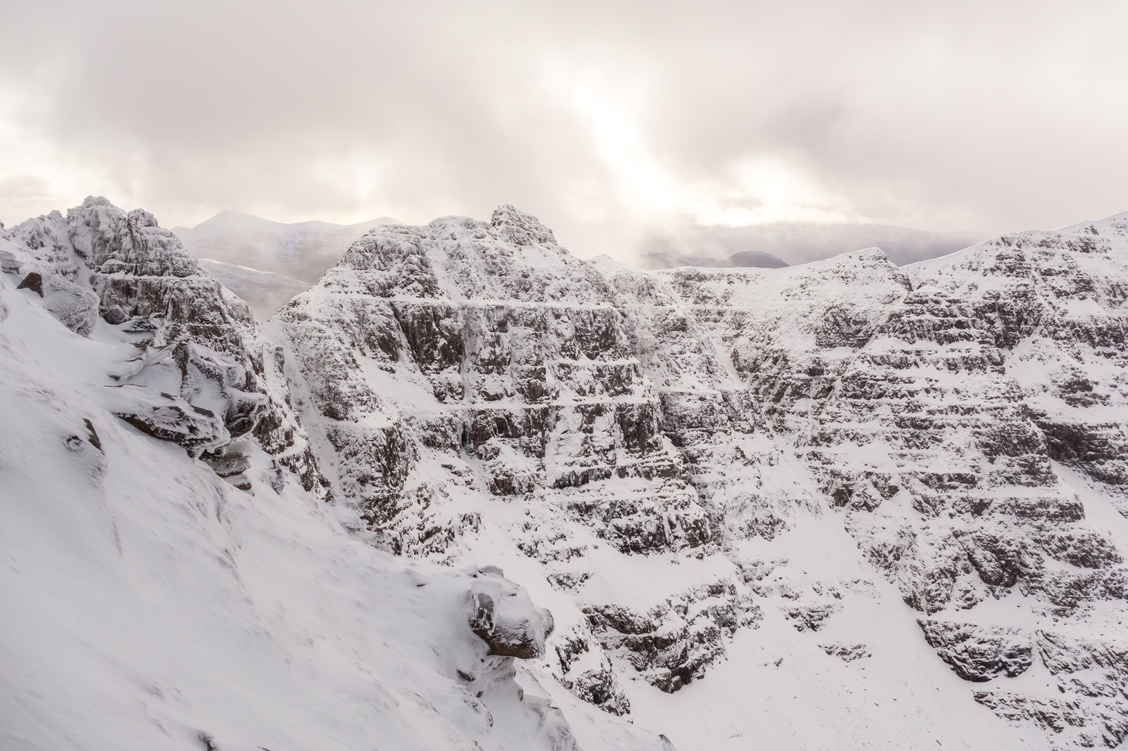 scottish winter climbing on liatach ridge traverse torridon am fasarinen