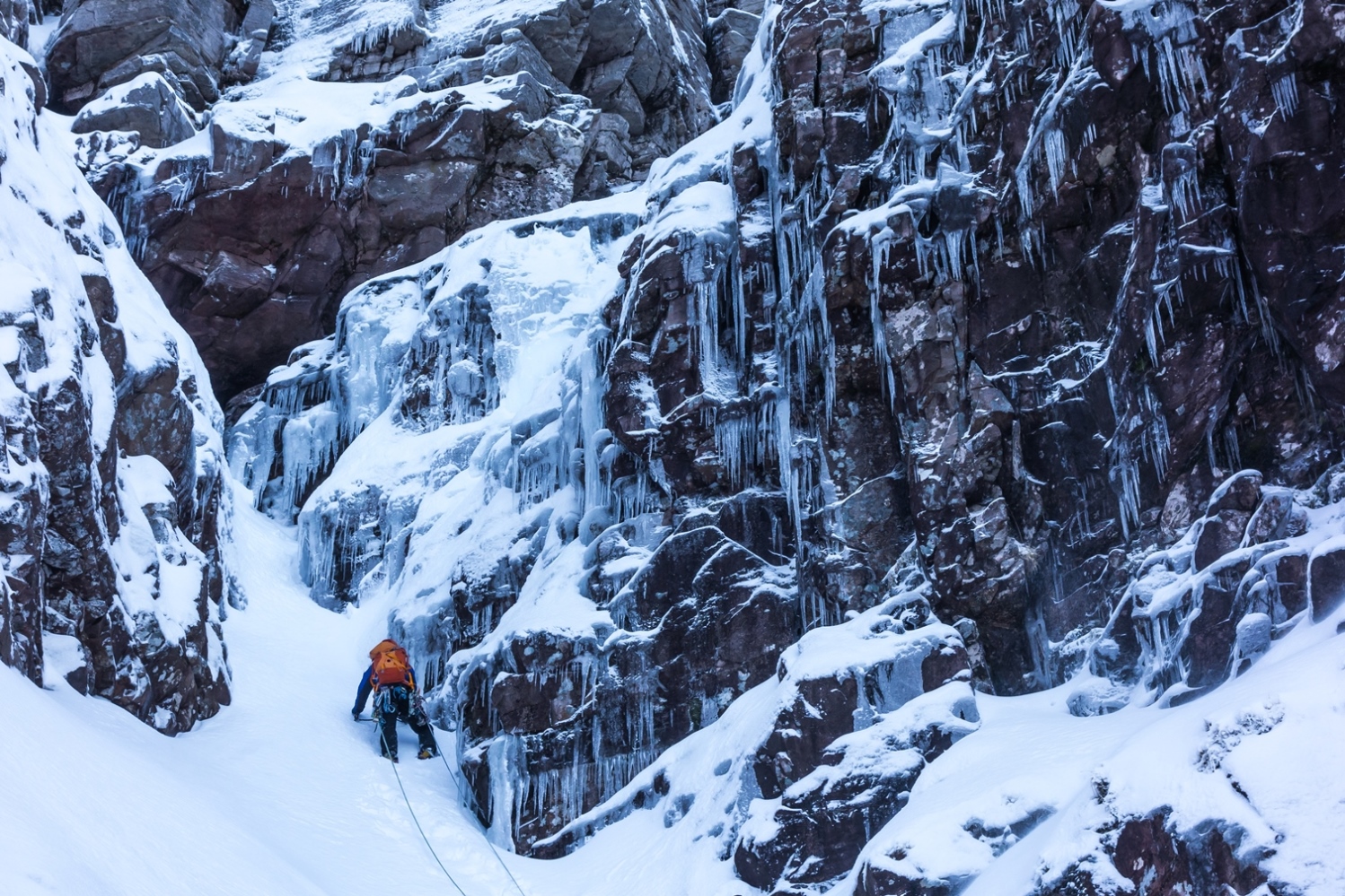 scottish winter mixed climbing on west buttress beinn eighe torridon