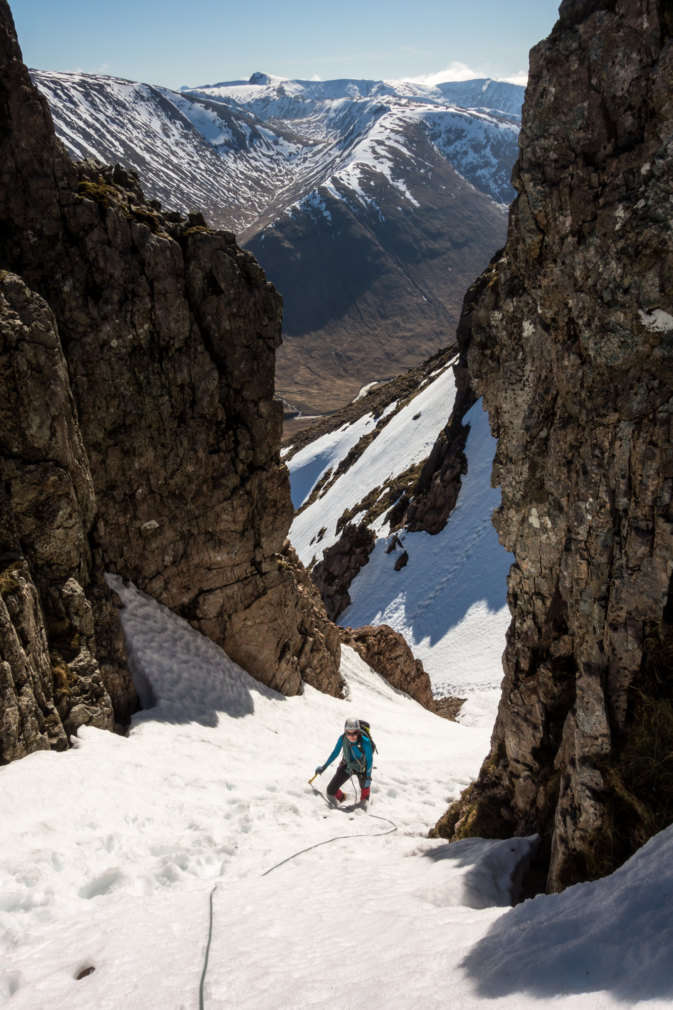 scottish winter climbing on curved ridge buachaille etive mor glen coe