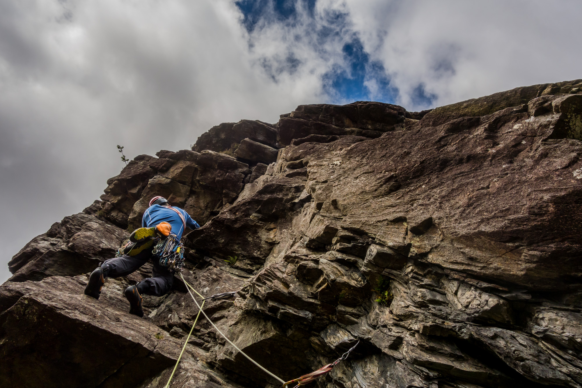 scottish summer rock climbing on damnation glen nevis
