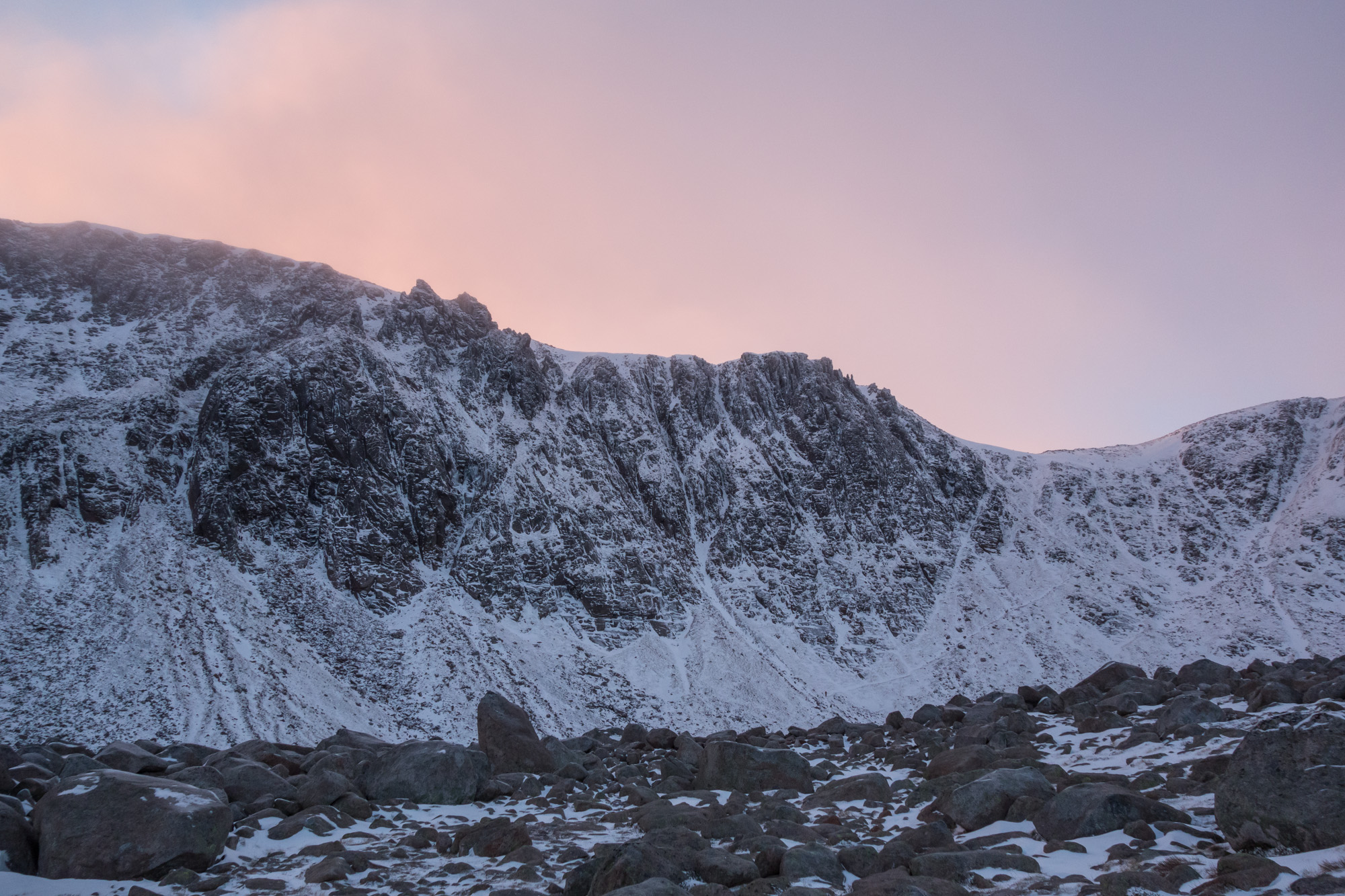 scottish winter mixed climbing on pygmy ridge coire an t-sneachda