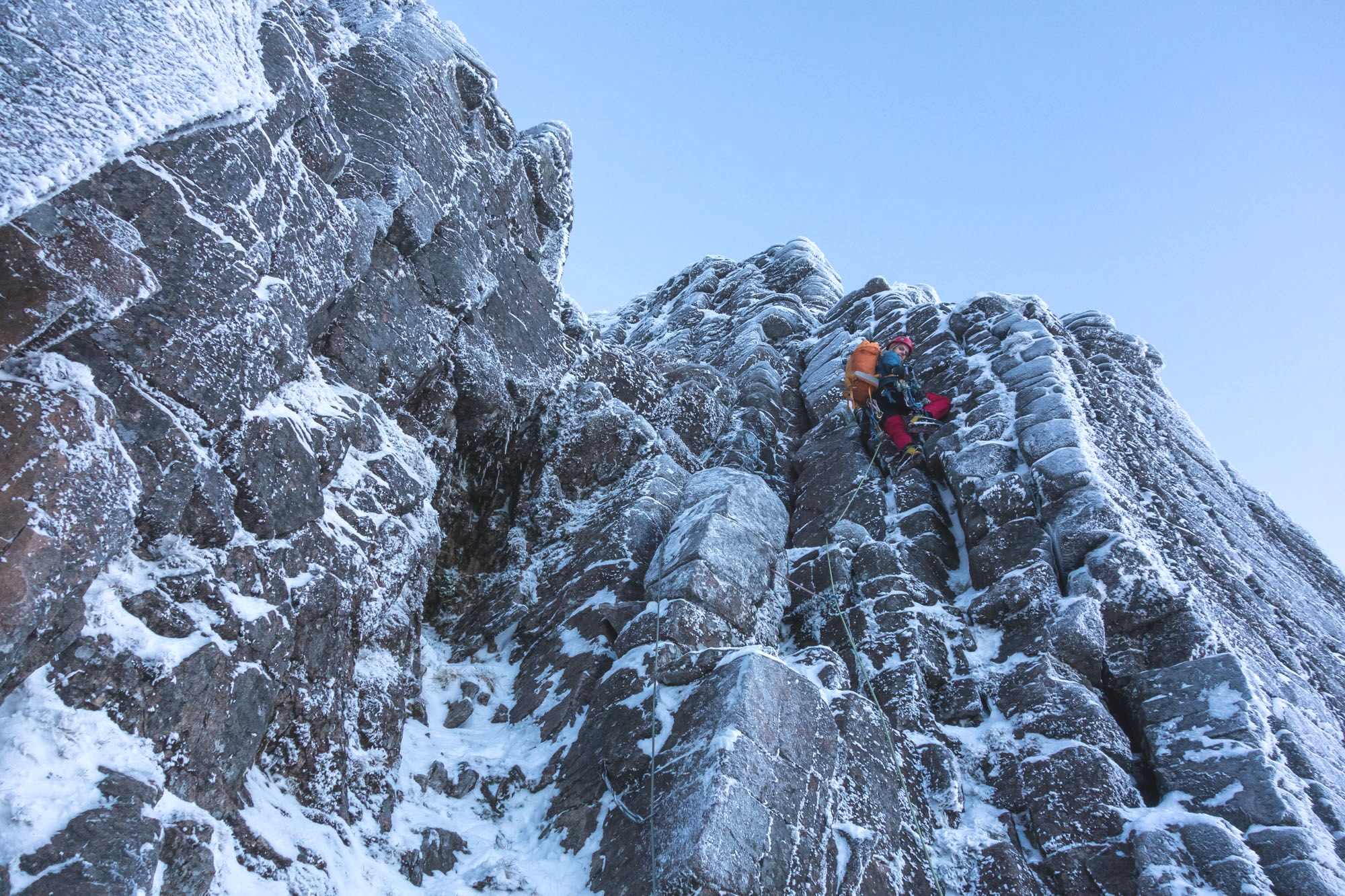 scottish winter mixed climbing on ewen buttress coire an lochain