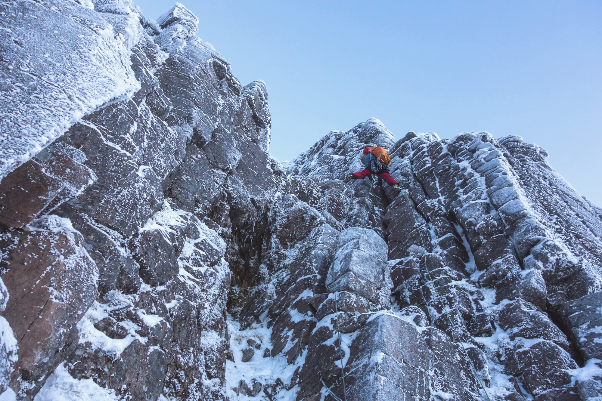 scottish winter mixed climbing on ewen buttress coire an lochain