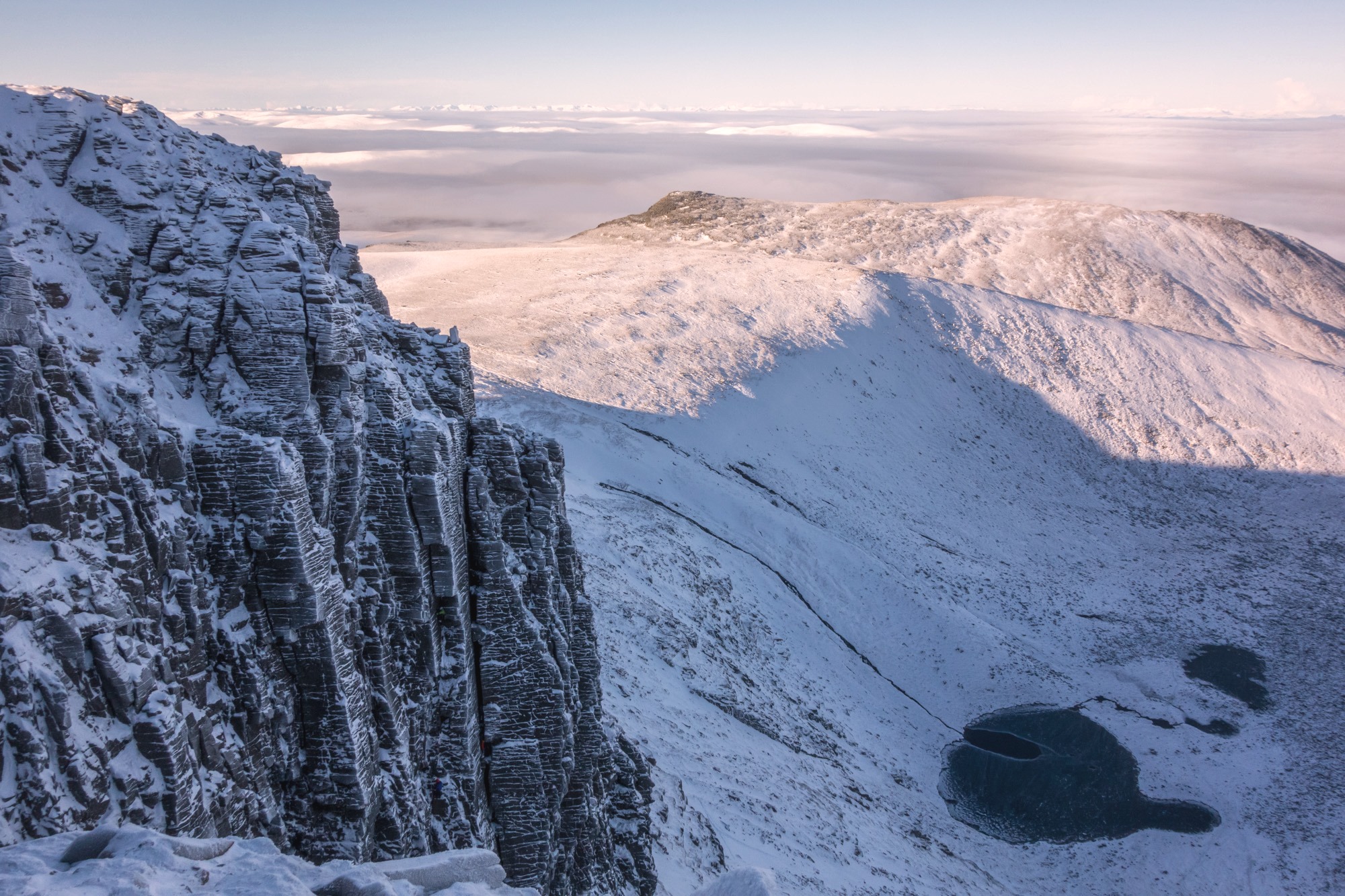 scottish winter mixed climbing on ewen buttress coire an lochain