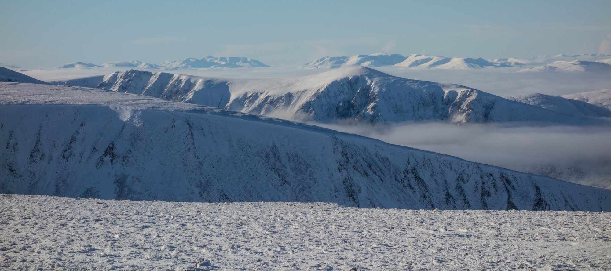 scottish winter mixed climbing on ewen buttress coire an lochain