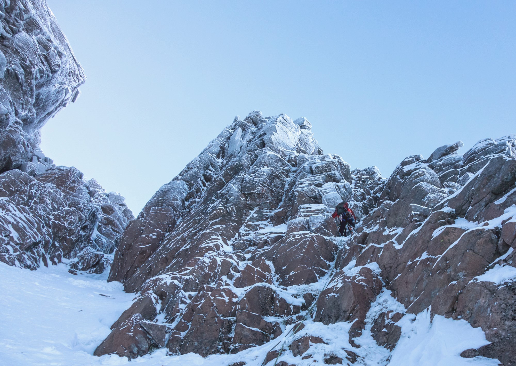 scottish winter mixed climbing on ewen buttress coire an lochain