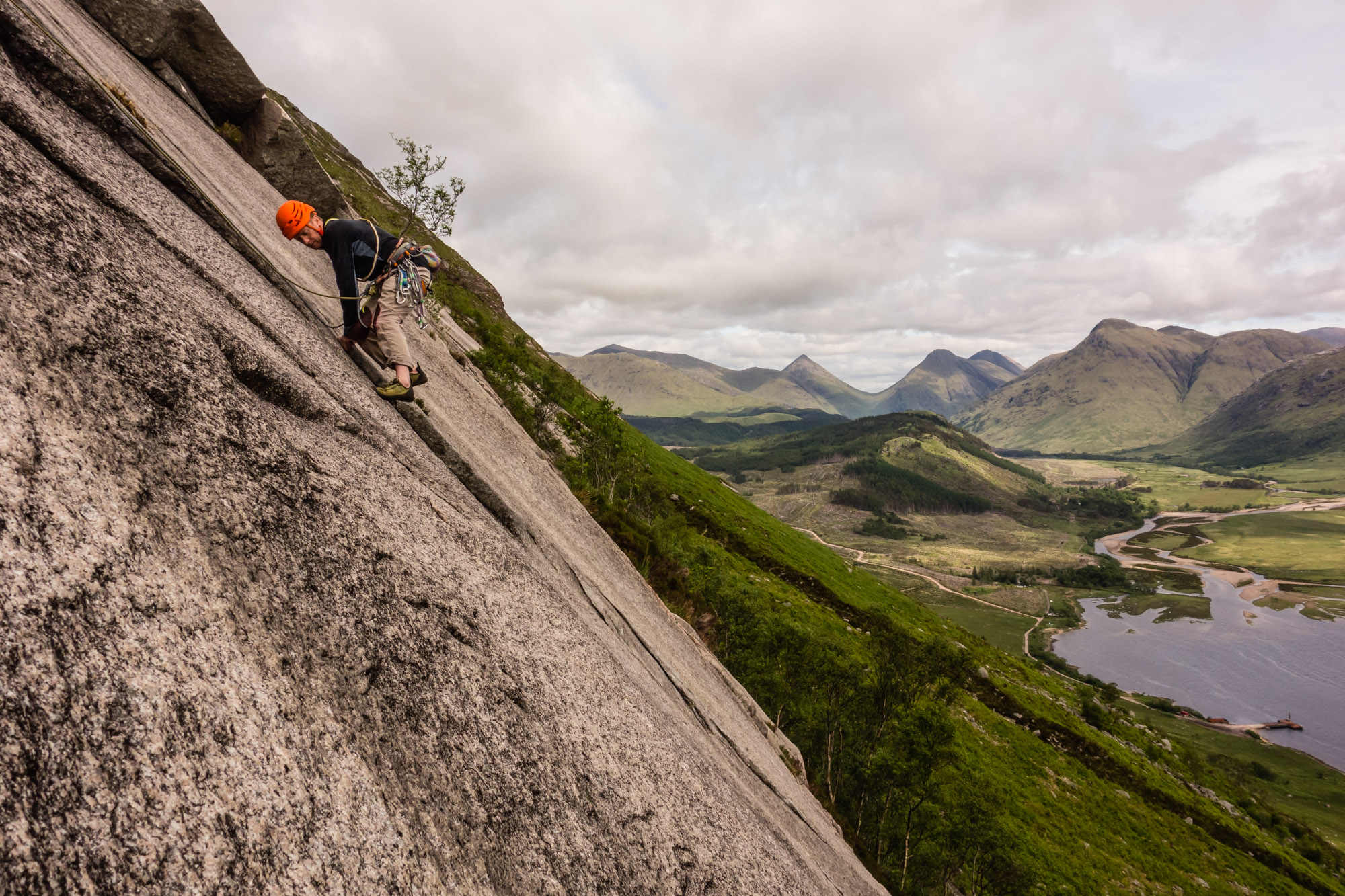 scottish summer rock climbing on the long reach etive slabs