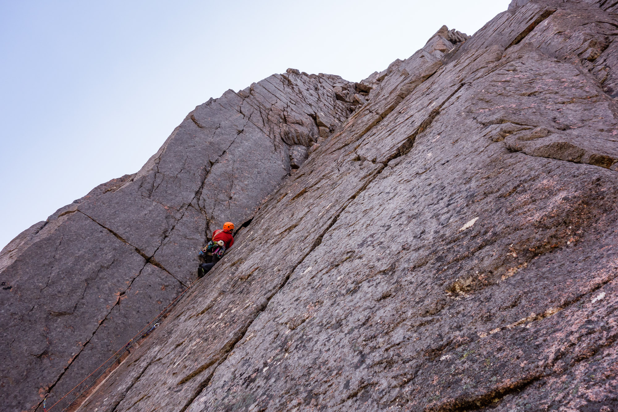scottish summer rock climbing on the needle shelterstone crag