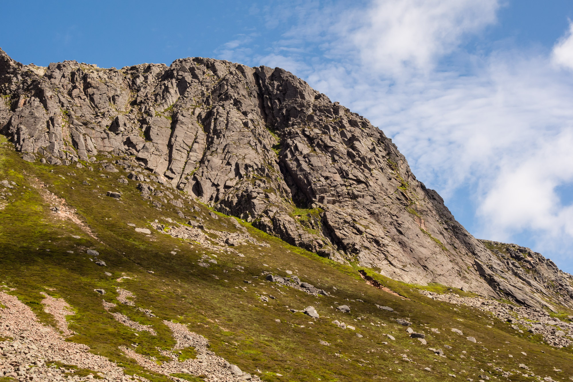 scottish summer rock climbing on the sandpyper direct stag rocks