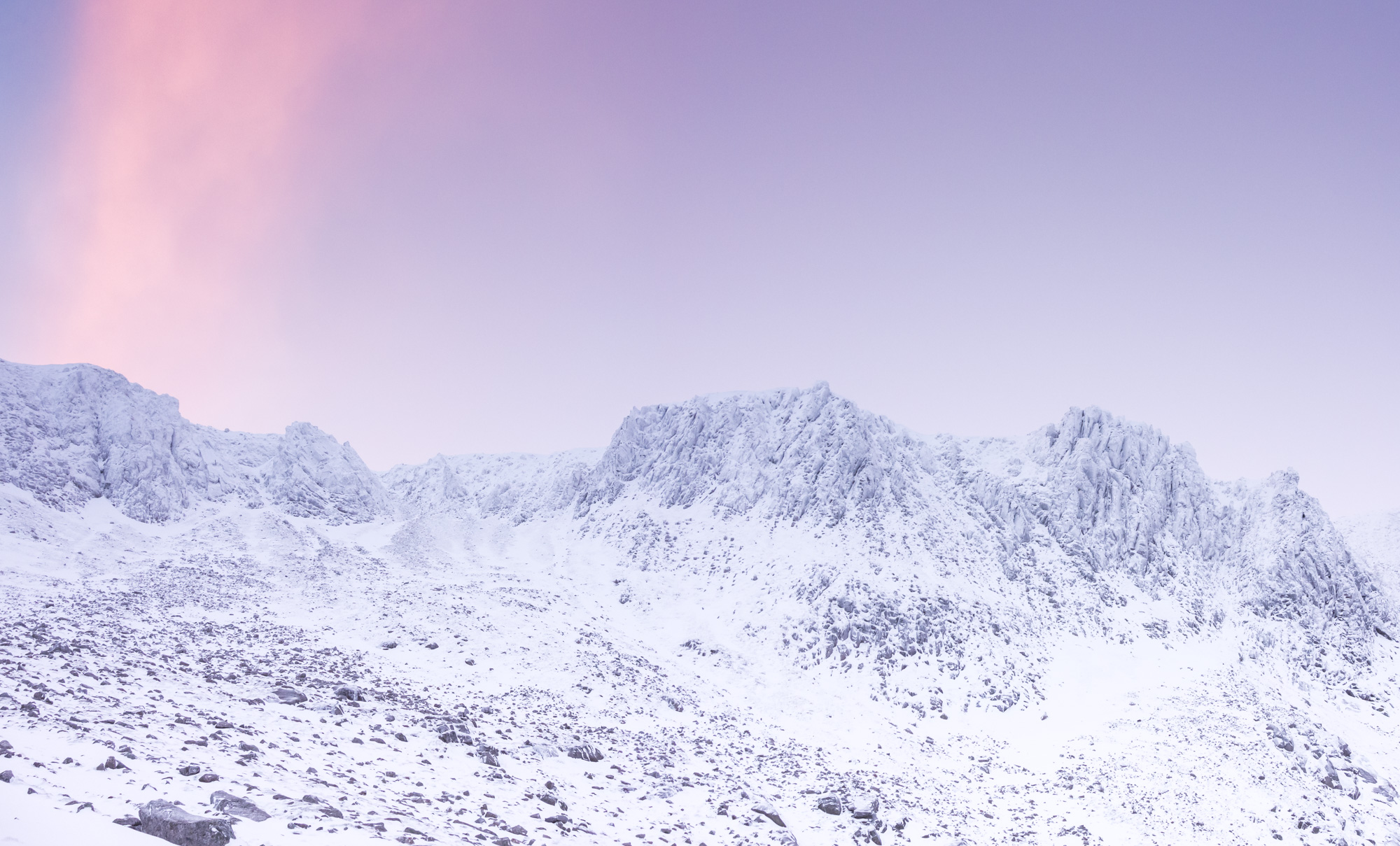 scottish winter mixed climbing on transept groove lochnagar southern sector