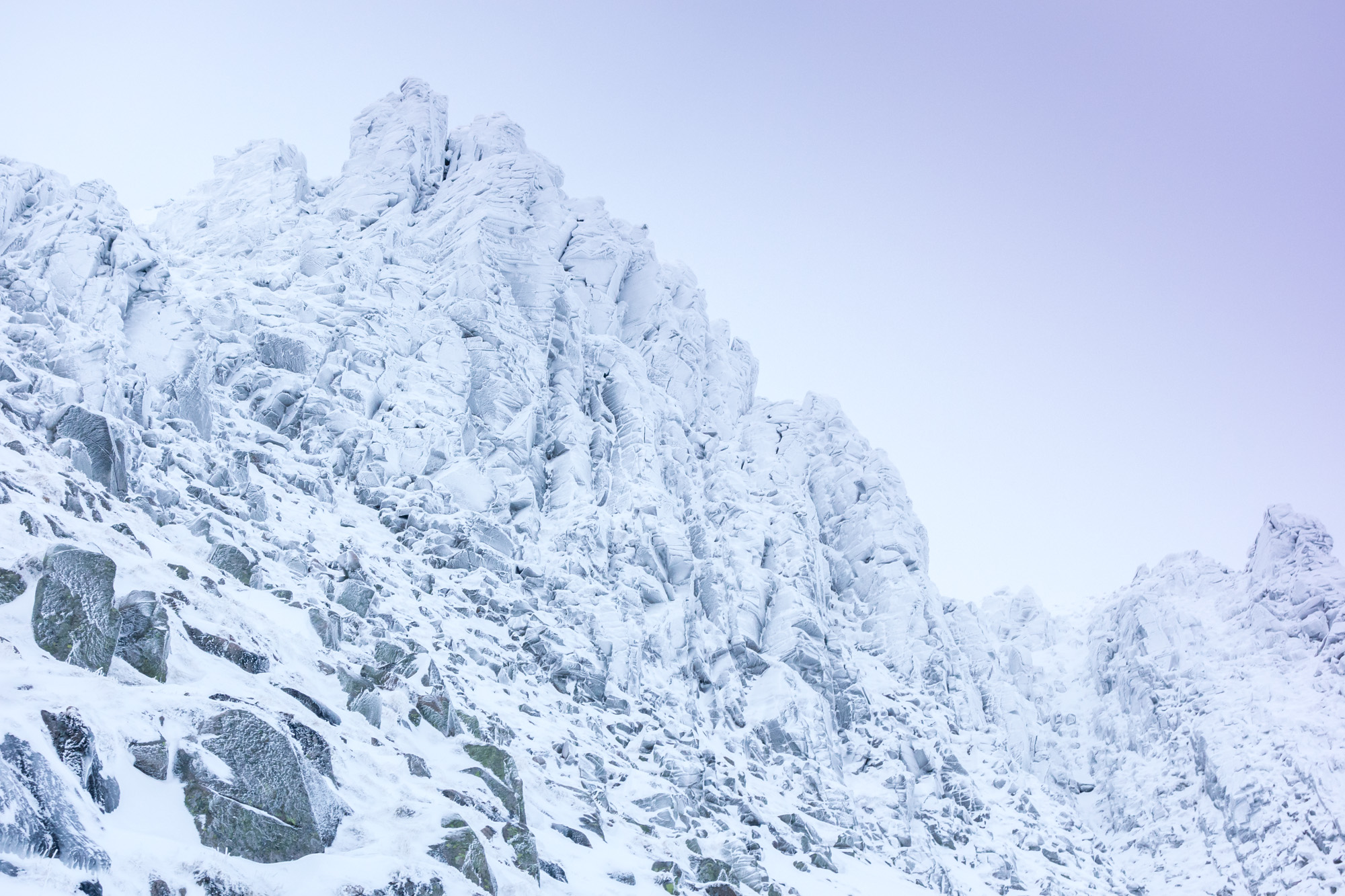 scottish winter mixed climbing on transept groove lochnagar