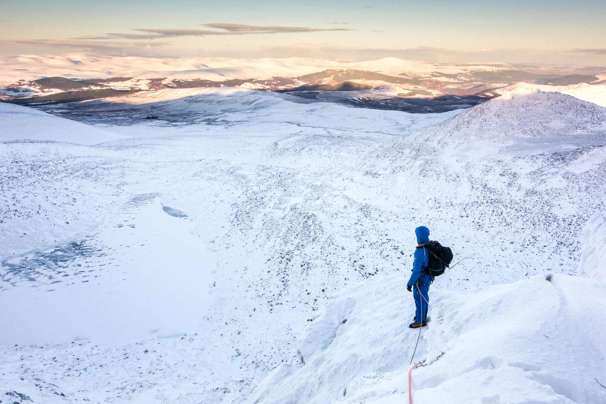 scottish winter mixed climbing on transept groove lochnagar