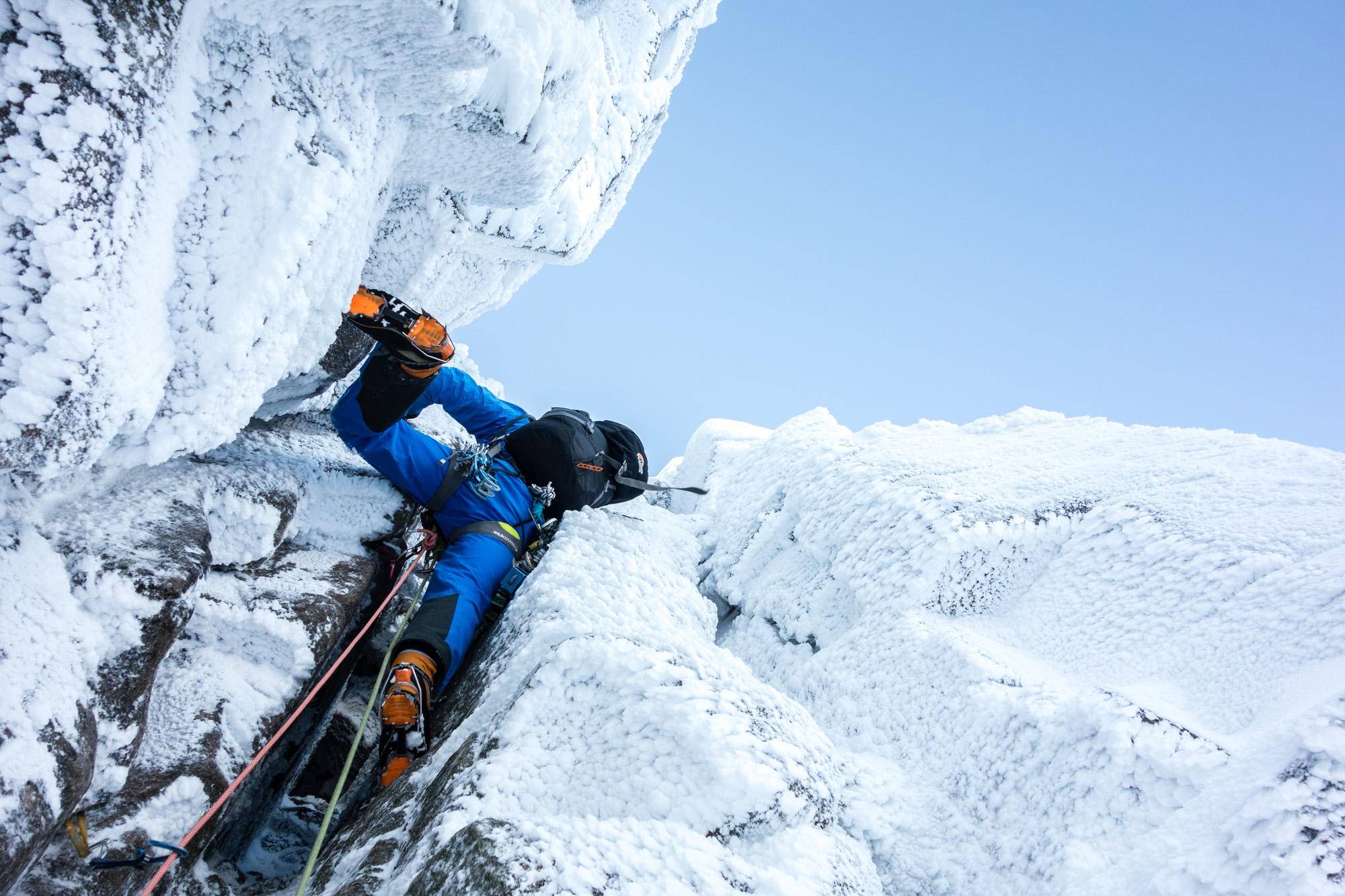 scottish winter mixed climbing on transept groove lochnagar