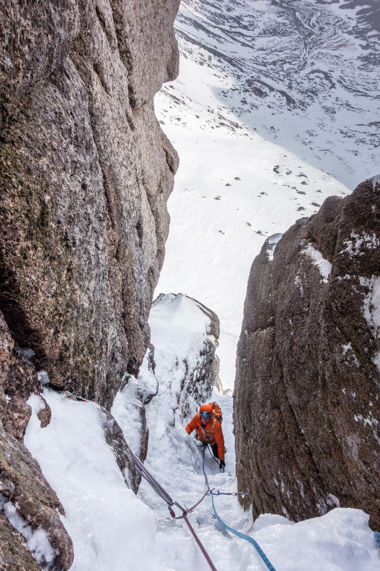 scottish winter ice mixed climbing on deep cut chimney hells lum