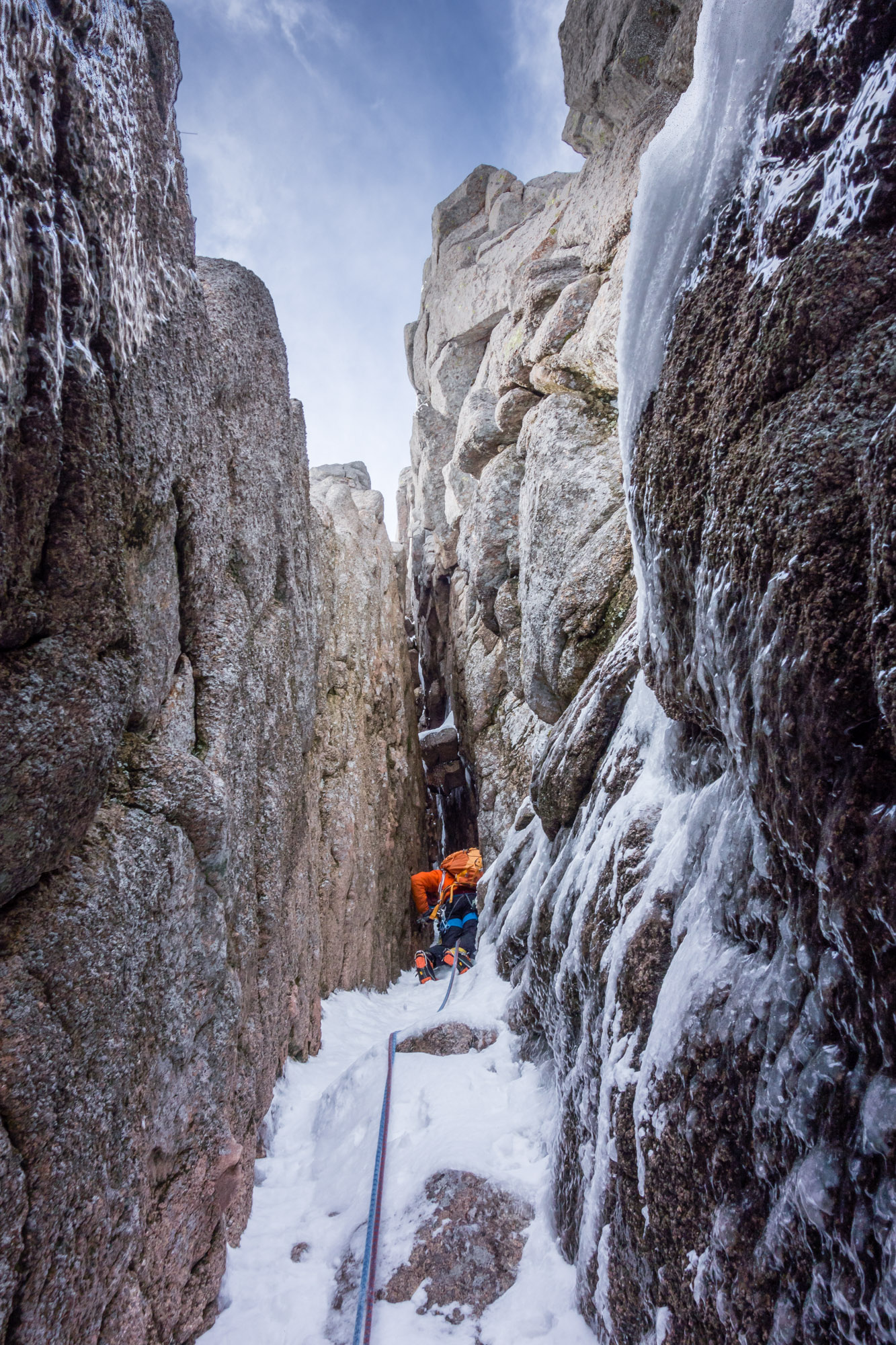 scottish winter ice mixed climbing on deep cut chimney hells lum