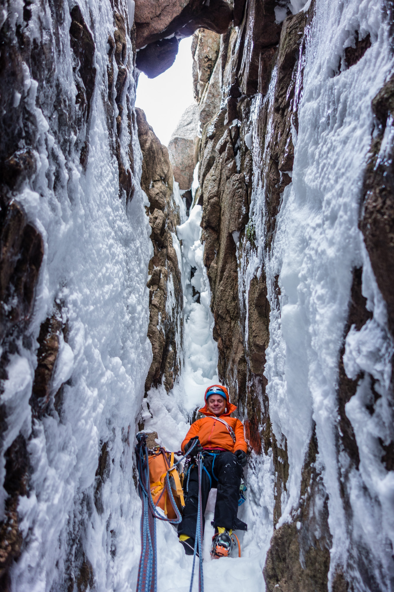 scottish winter ice mixed climbing on deep cut chimney hells lum