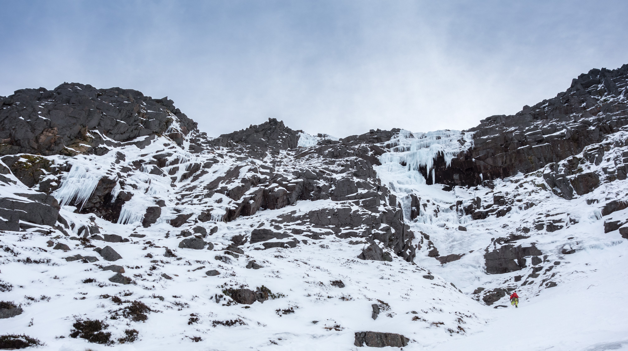 scottish winter ice climbing on window gully and k9 lurchers crag