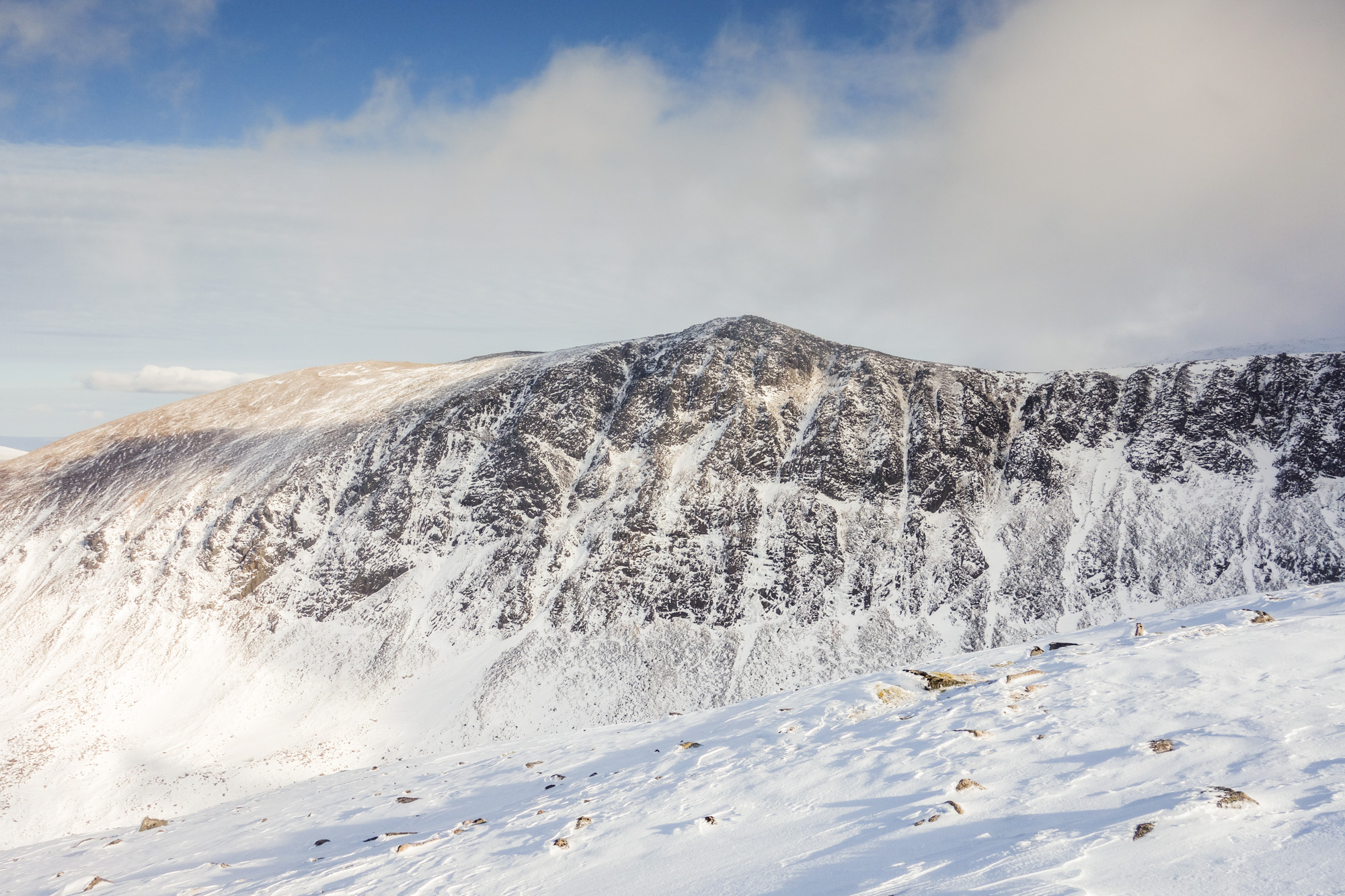 scottish winter ice climbing on window gully and k9 lurchers crag