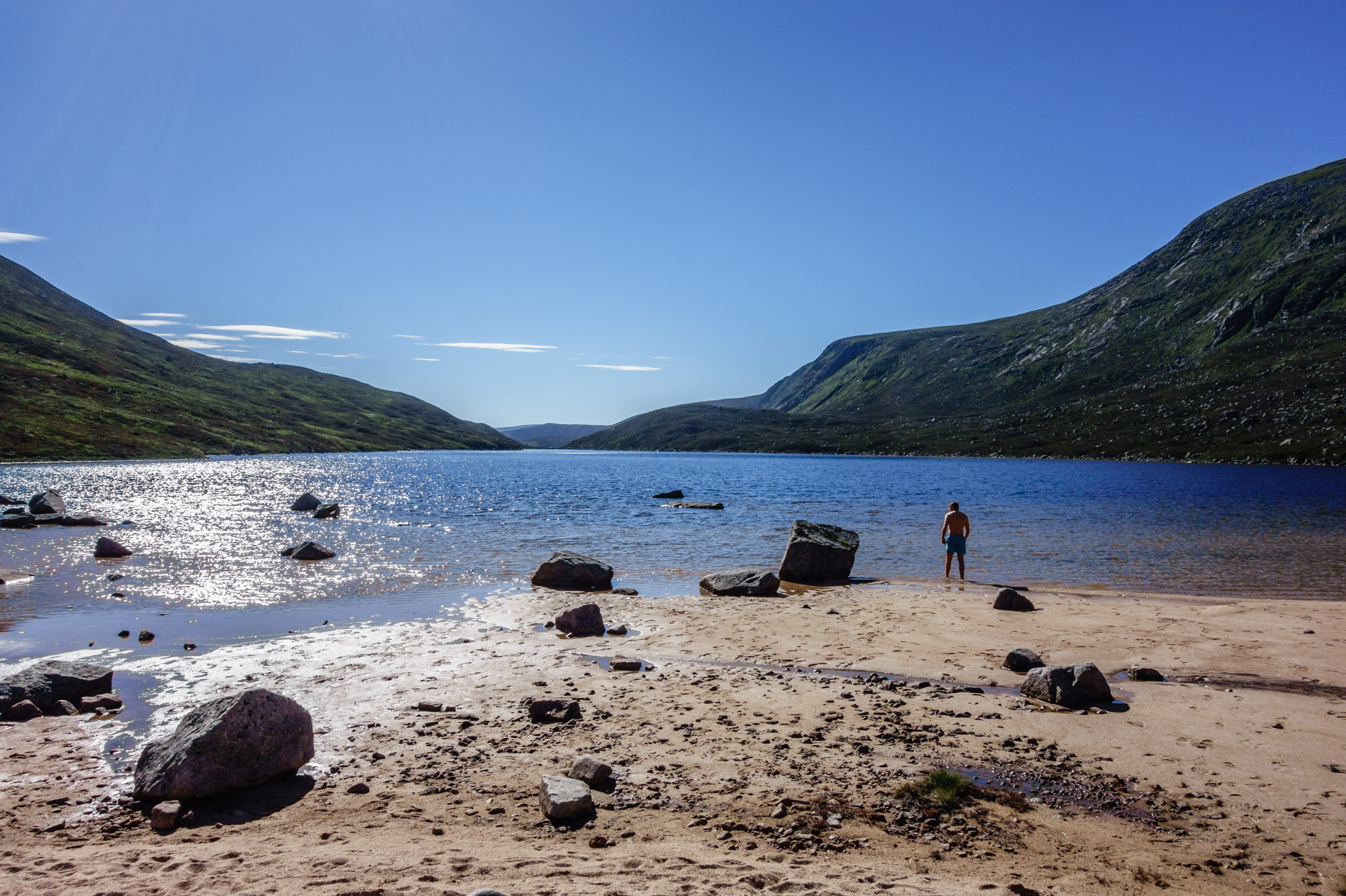 scottish summer rock climbing on king rat creag an dubh loch