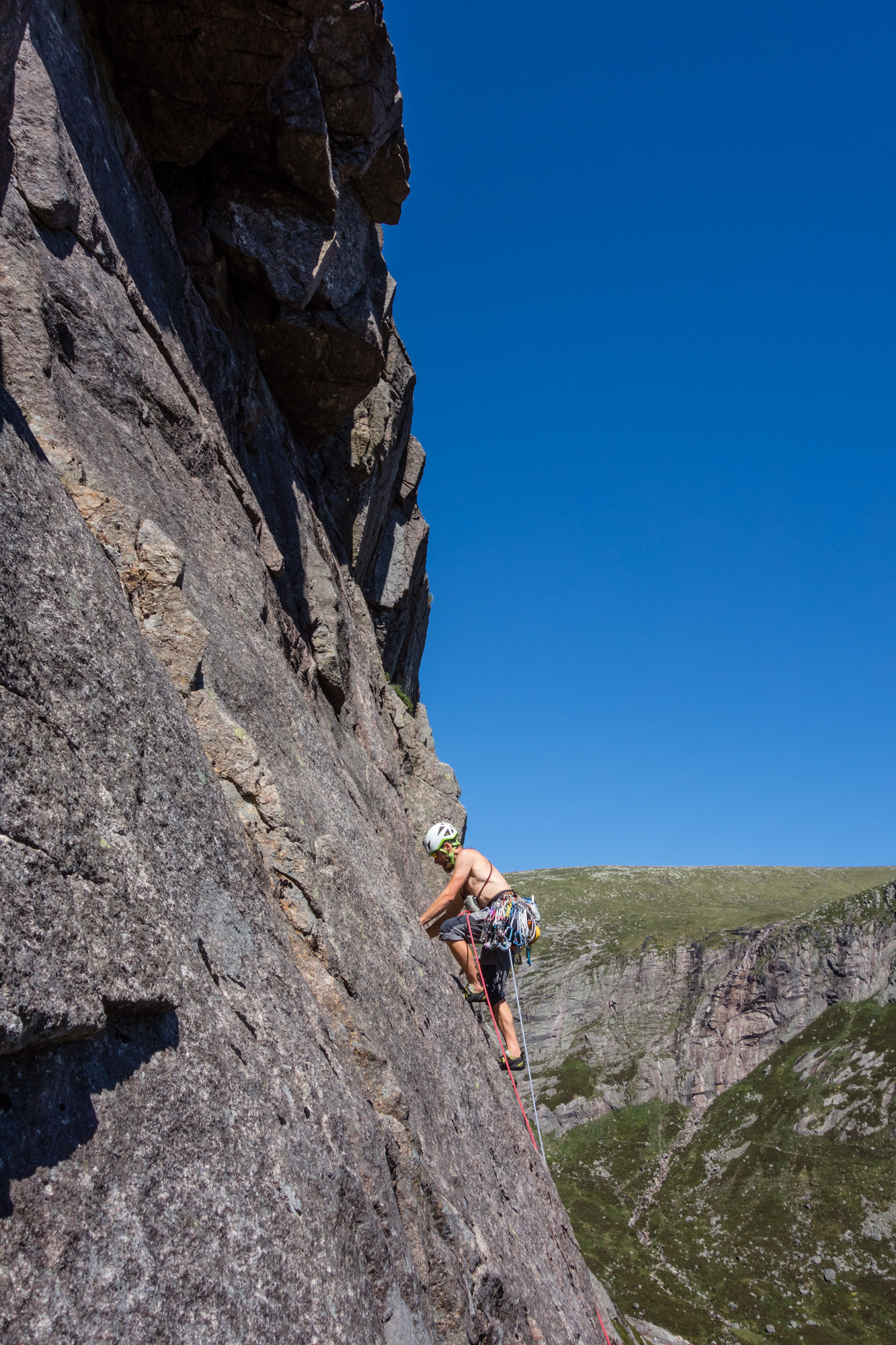 scottish summer rock climbing on king rat creag an dubh loch