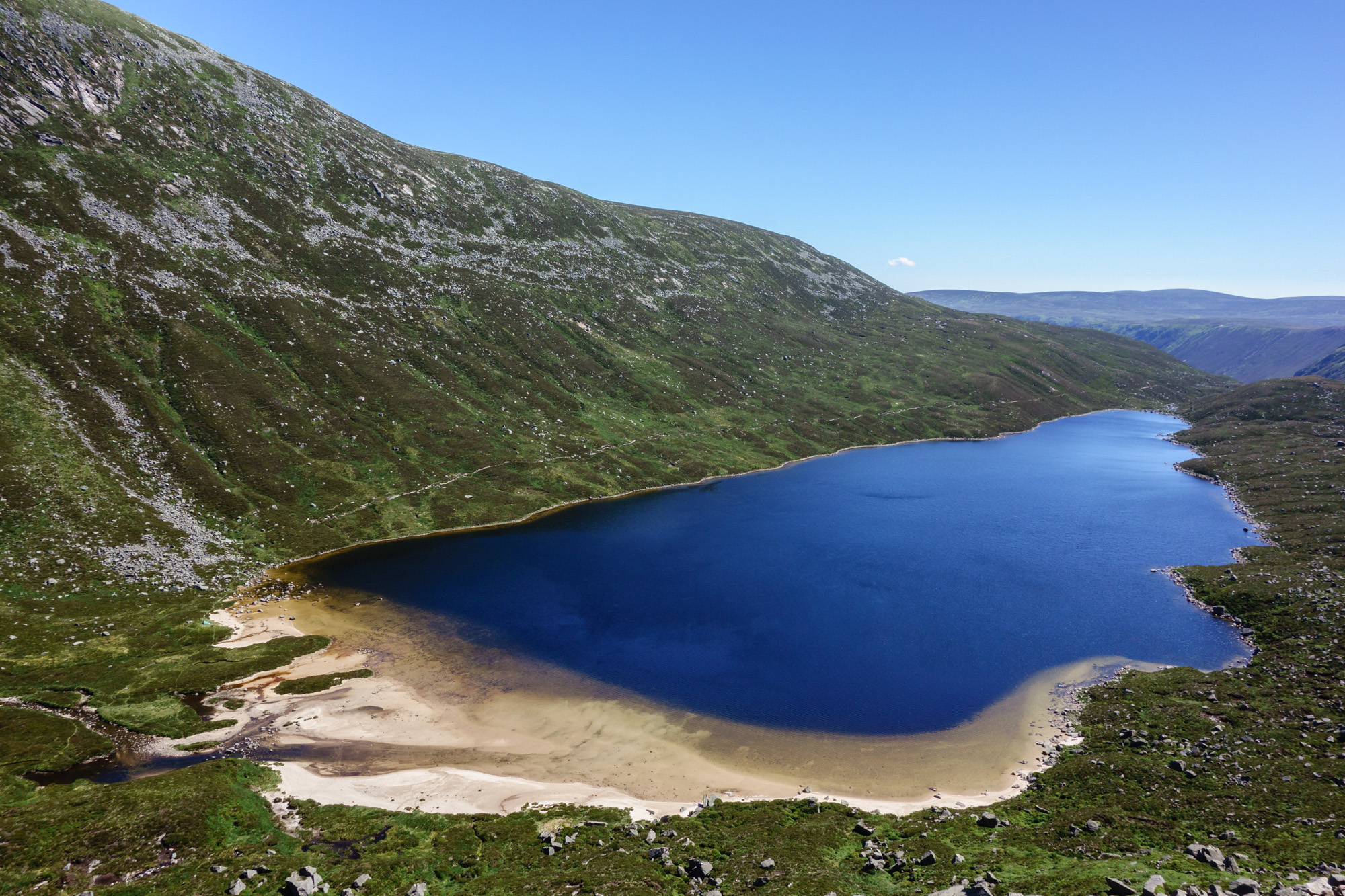 scottish summer rock climbing on king rat creag an dubh loch