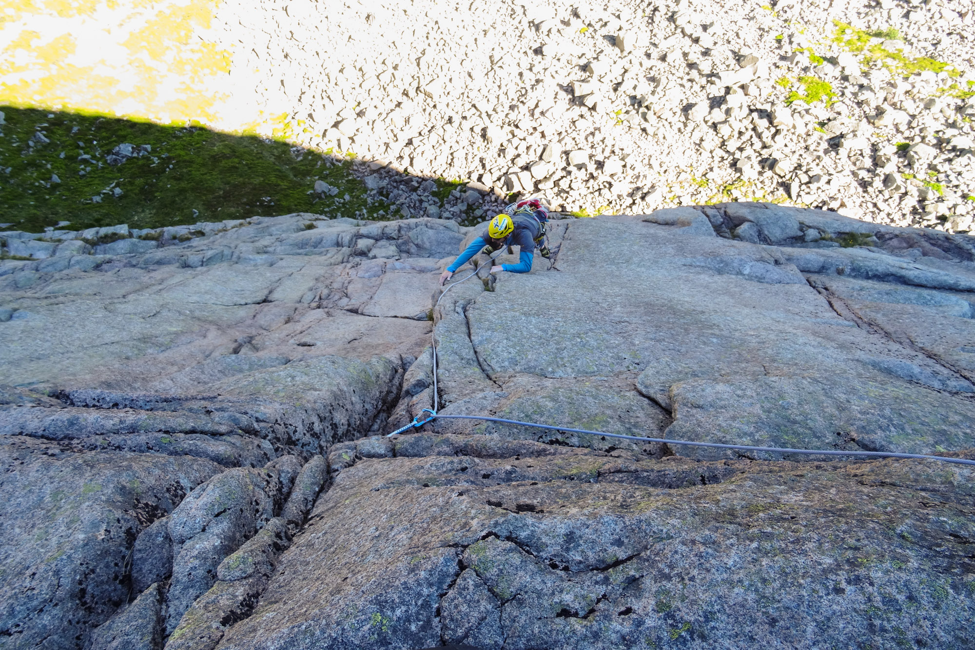 scottish summer rock climbing on king rat creag an dubh loch