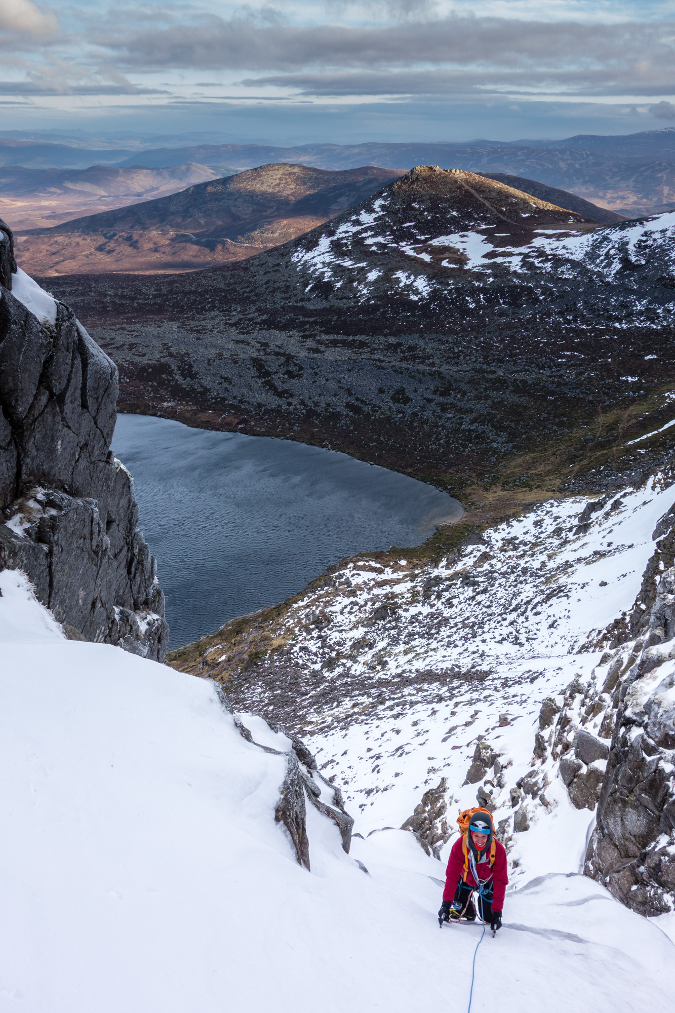 scottish winter ice mixed climbing on parallel gully a lochnagar