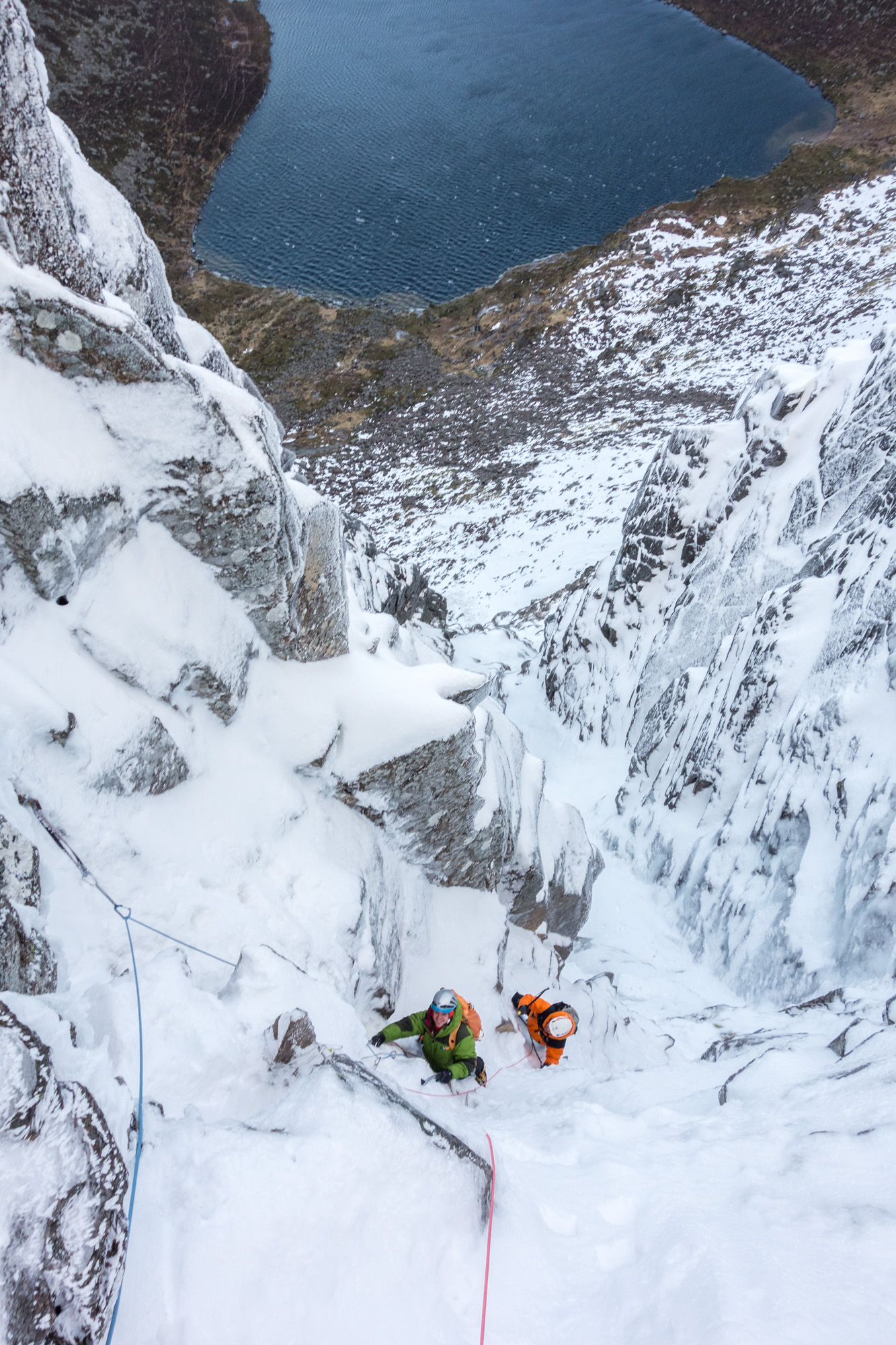 scottish winter ice mixed climbing on parallel gully a lochnagar