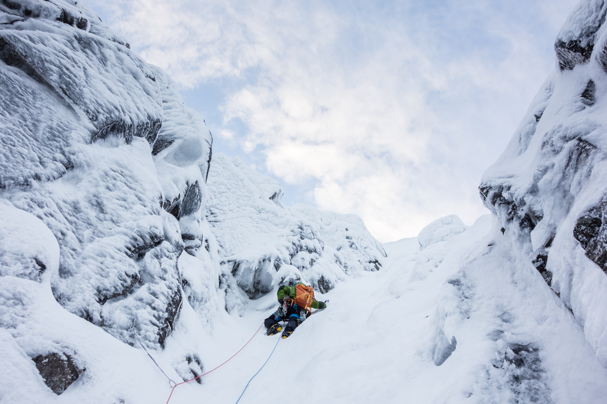 scottish winter ice mixed climbing on parallel gully a lochnagar