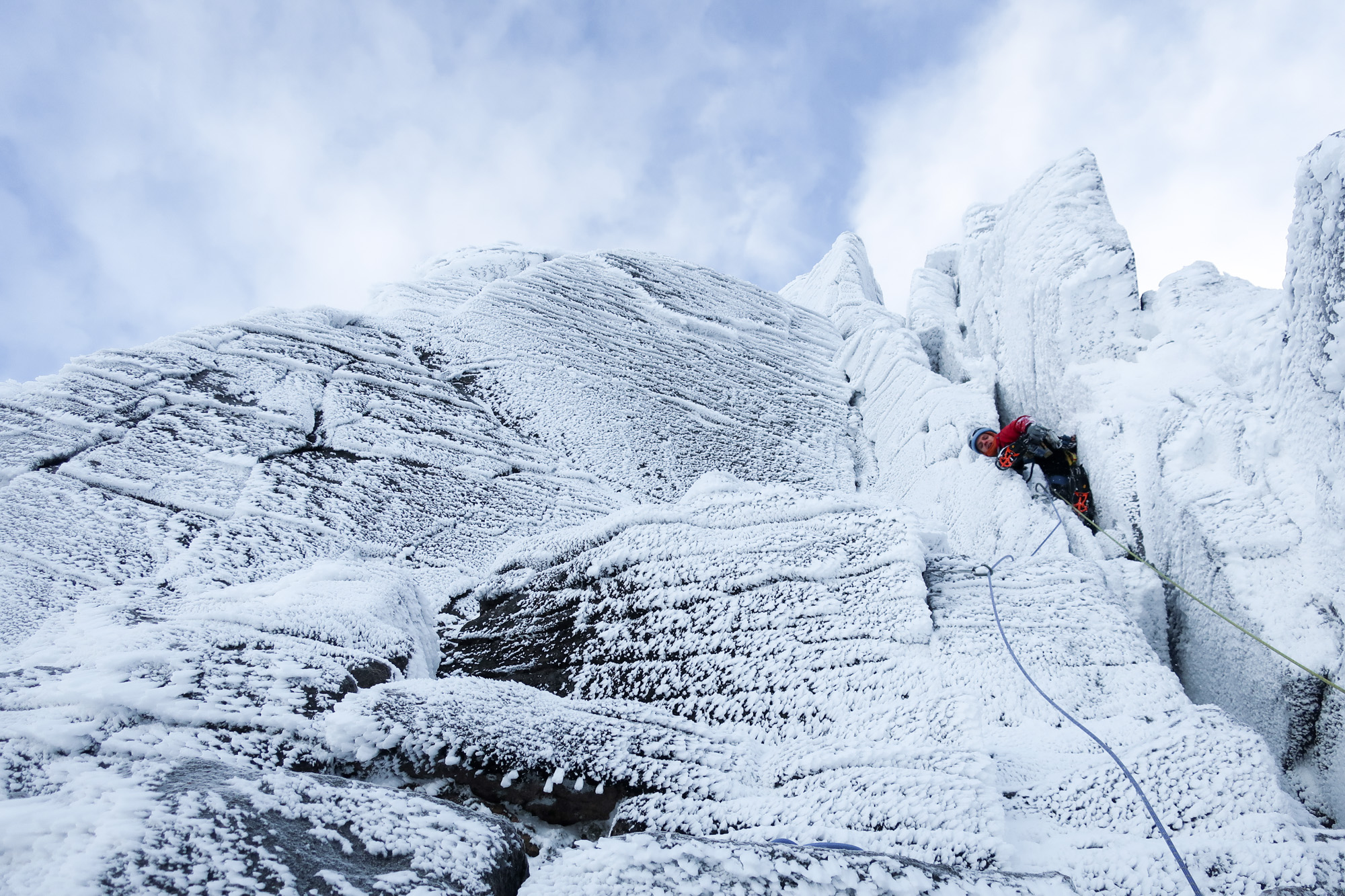 scottish winter mixed climbing on the hoarmaster coire an lochain