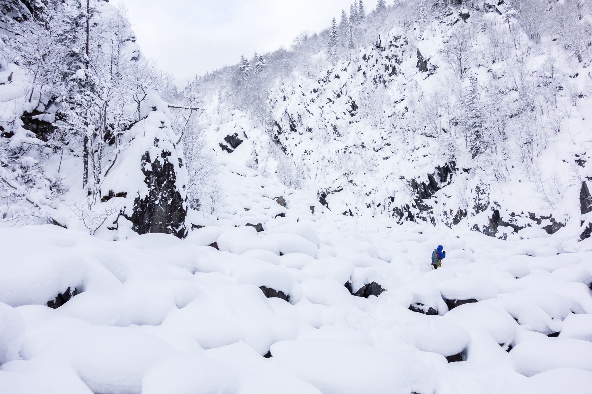 norwegian winter ice climbing on sabotorfossen rjukan
