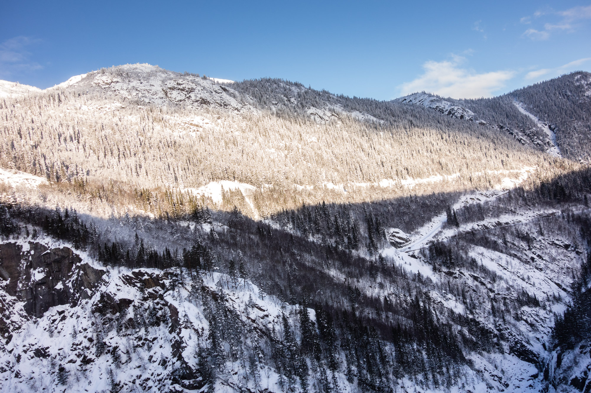 norwegian winter ice climbing on juvsoyla rjukan