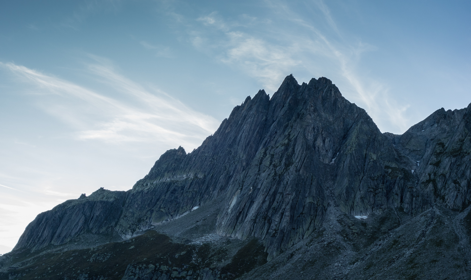 alpine summer rock climbing on the sudgrat salbitschijen