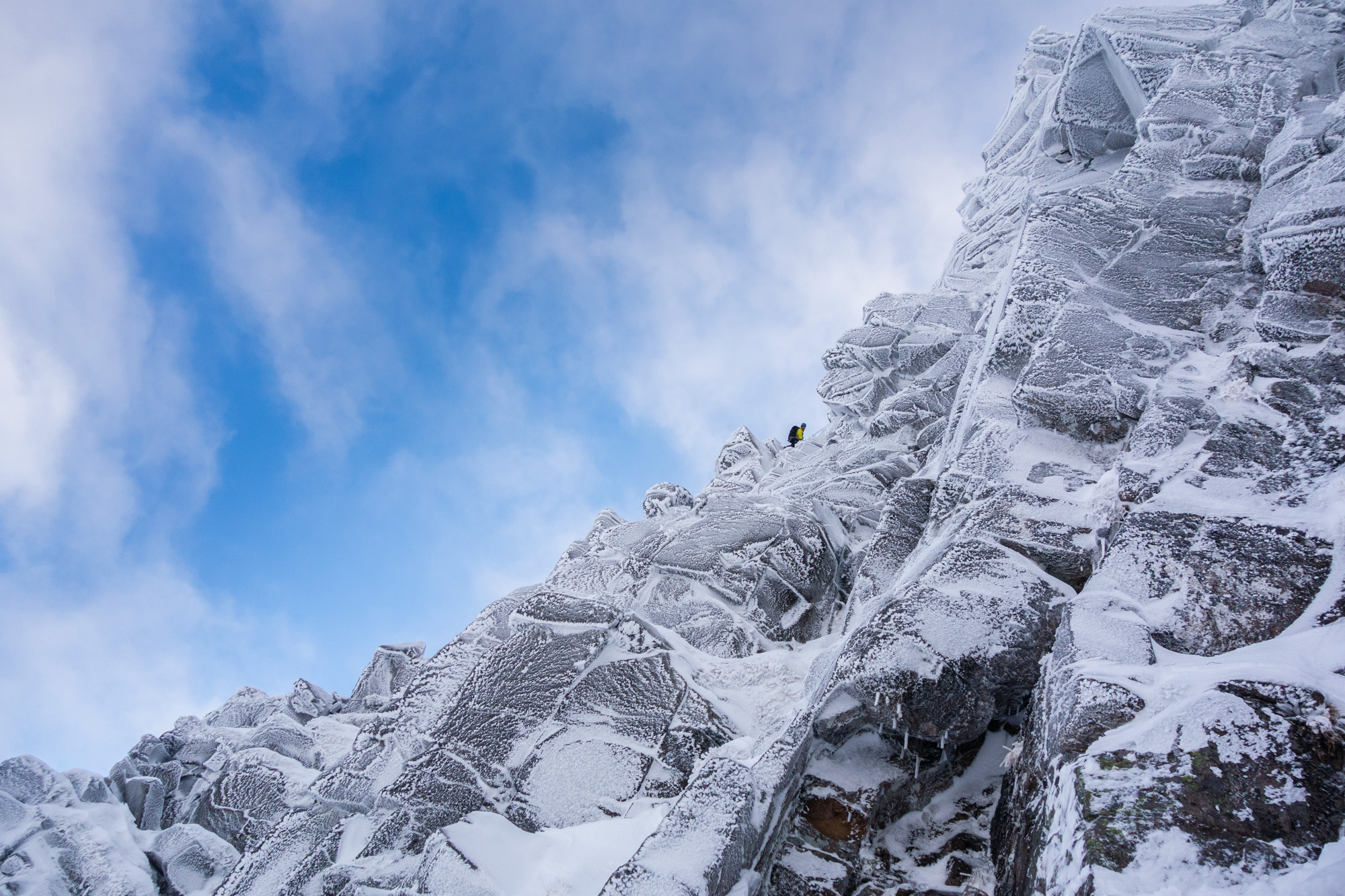 scottish winter mixed climbing on transept groove lochnagar approach