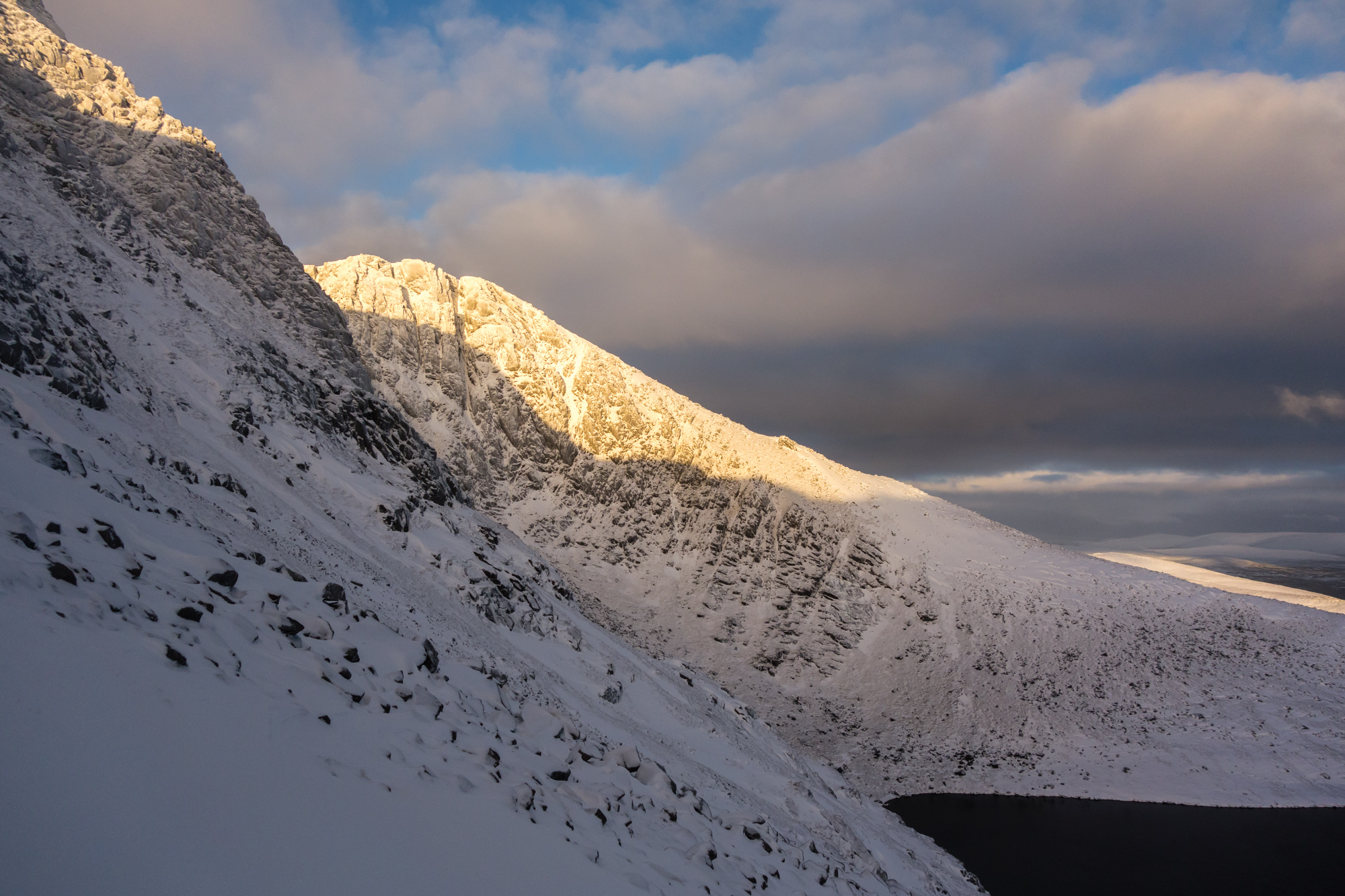 scottish winter mixed climbing on judas priest lochnagar west buttress view