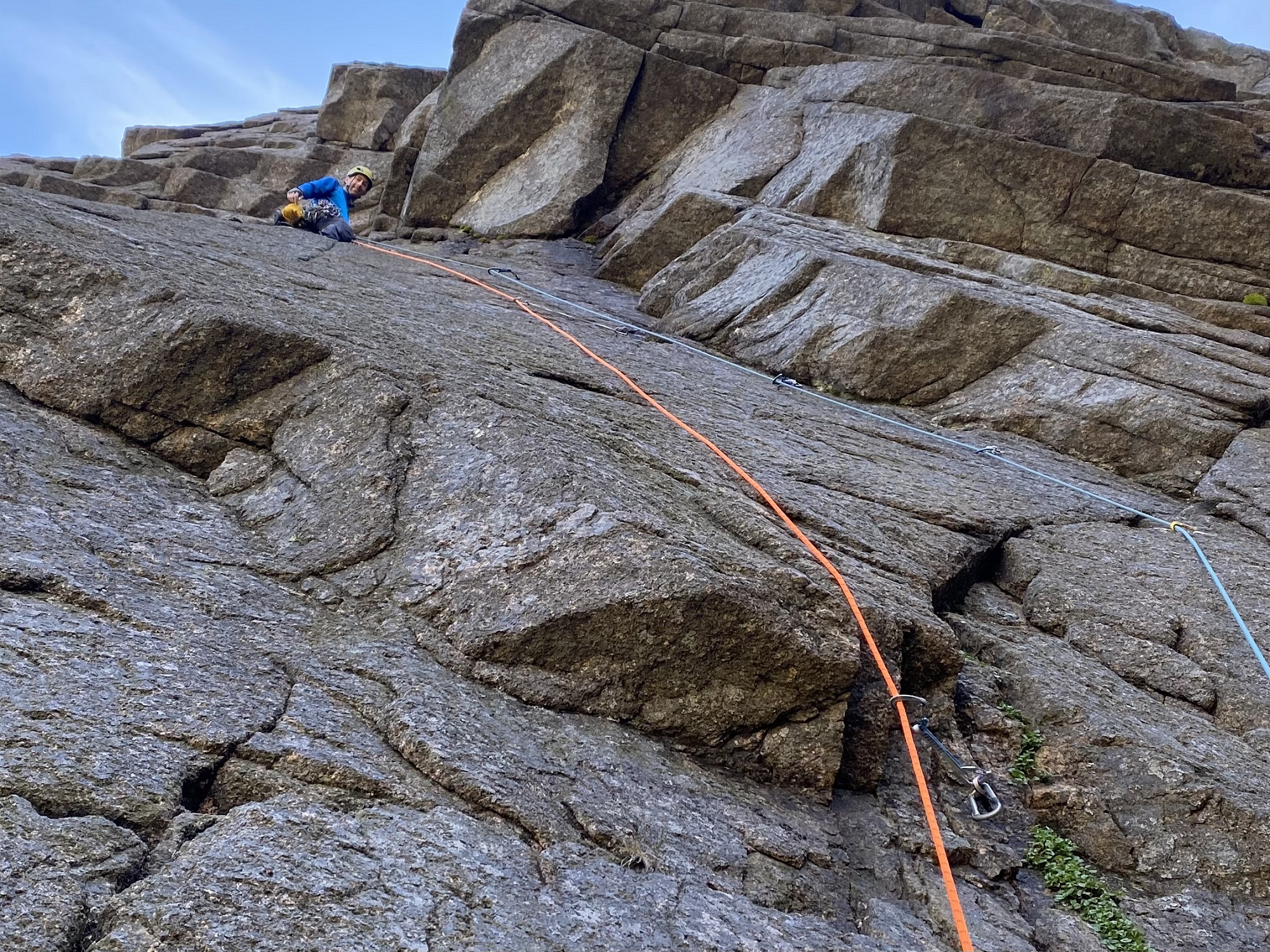 scottish summer rock climbing on slochd wall beinn a bhuird