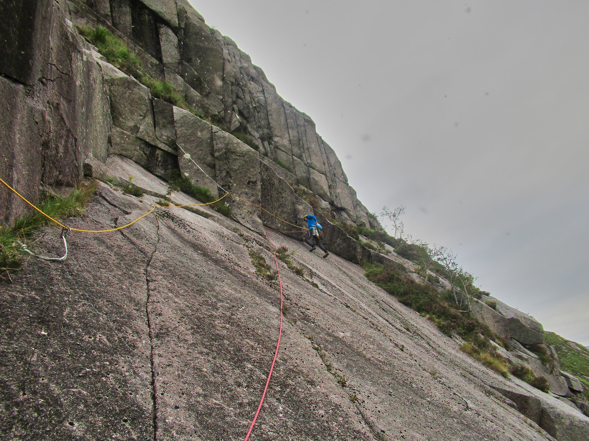 scottish summer rock climbing on hammer etive slabs