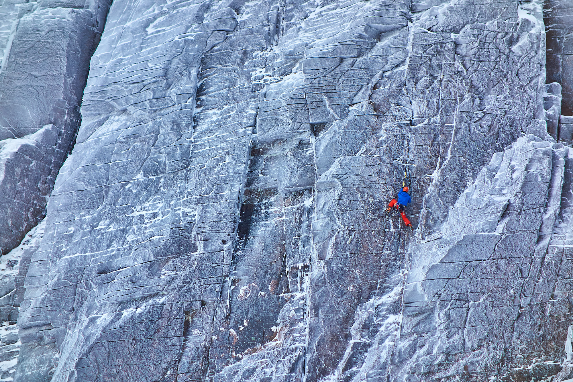 scottish winter mixed climbing pfuggalule coire an lochain