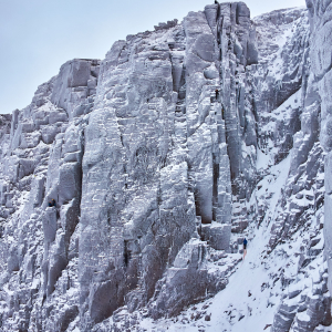 scottish winter mixed climbing on the migrant and hookers corner coire an lochain