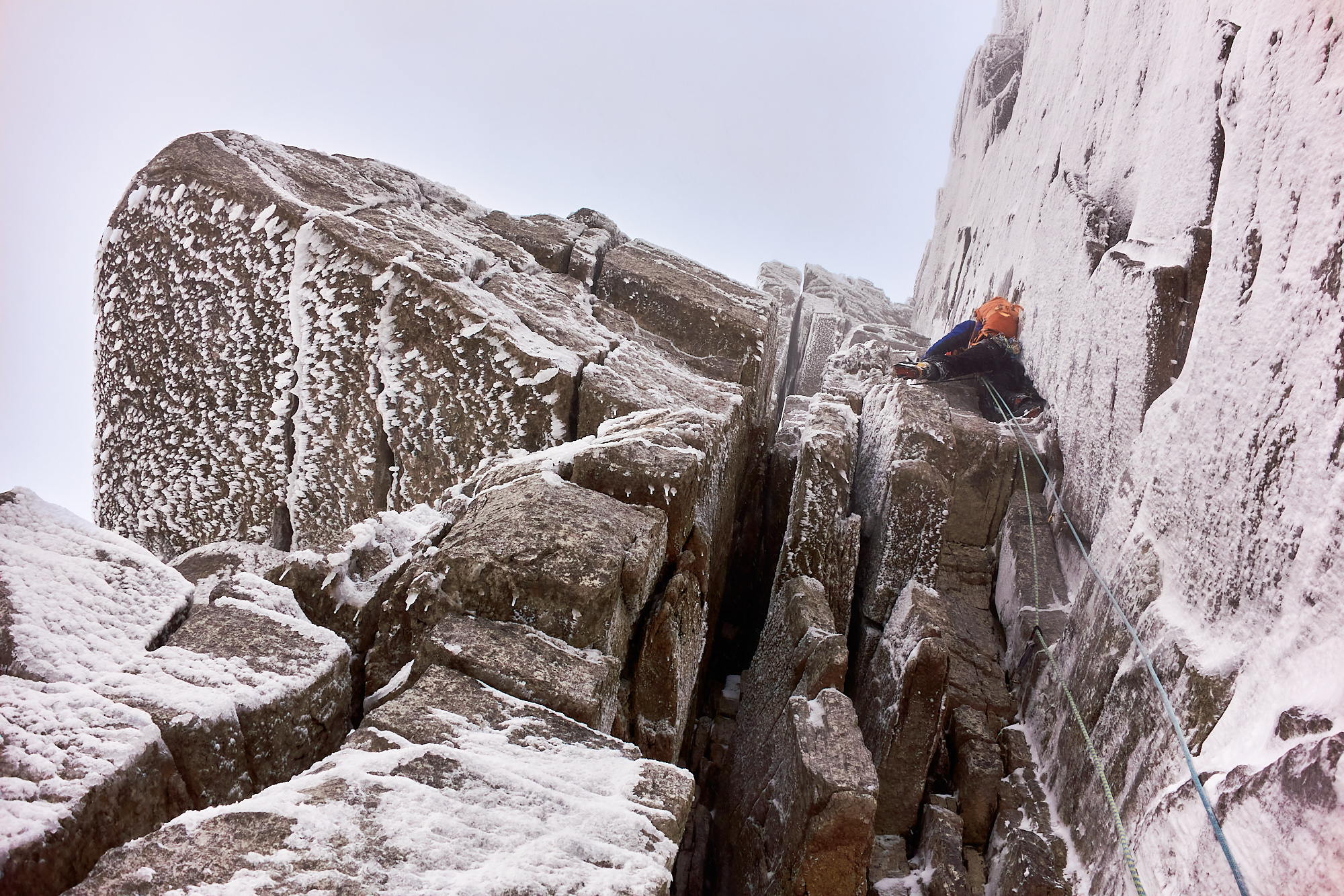 scottish winter mixed climbing west buttress beinn eighe