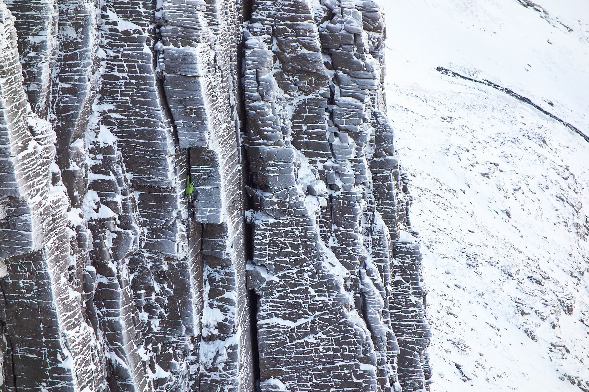 scottish winter ice climbing bulgy coire an lochain